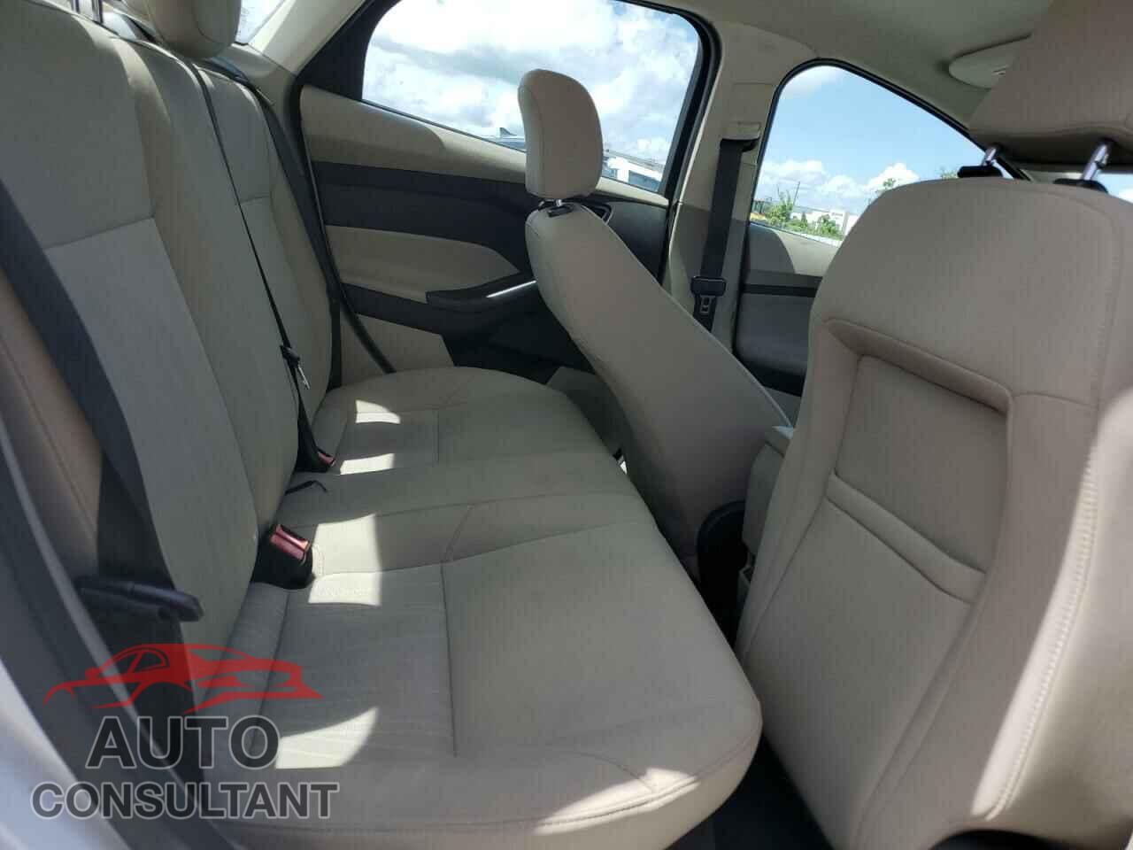 FORD FOCUS 2016 - 1FADP3F22GL304677