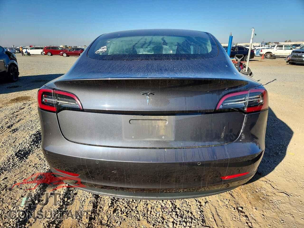 TESLA MODEL 3 2018 - 5YJ3E1EA7JF157808