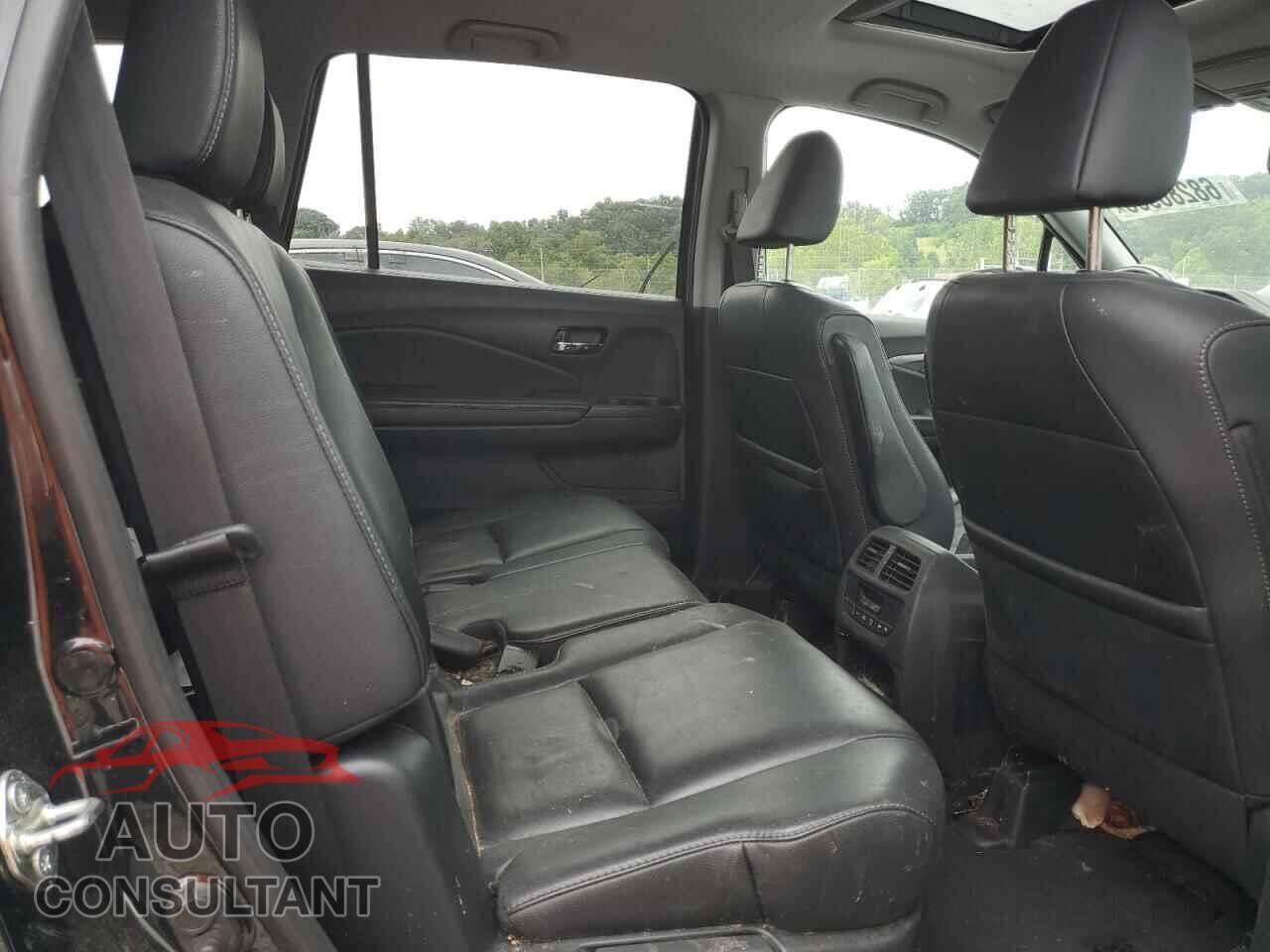 HONDA PILOT 2017 - 5FNYF6H62HB077009