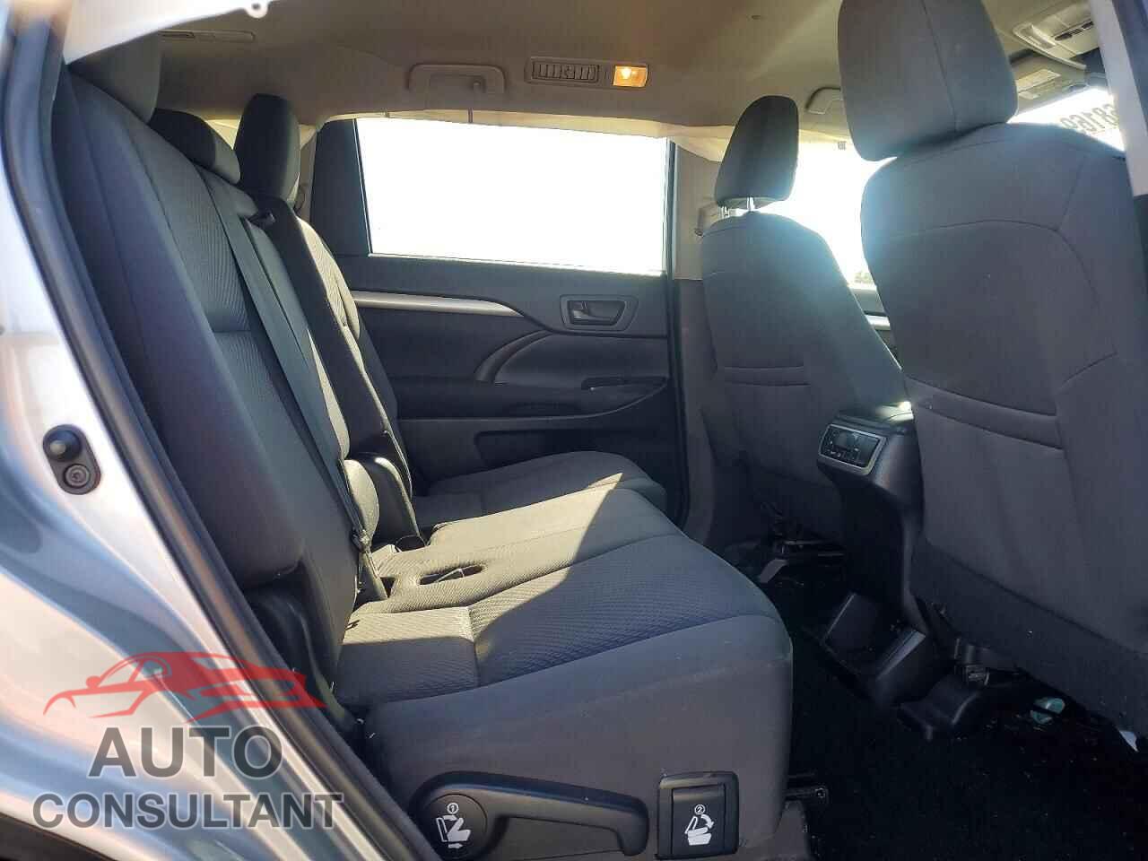 TOYOTA HIGHLANDER 2018 - 5TDZZRFH0JS248021