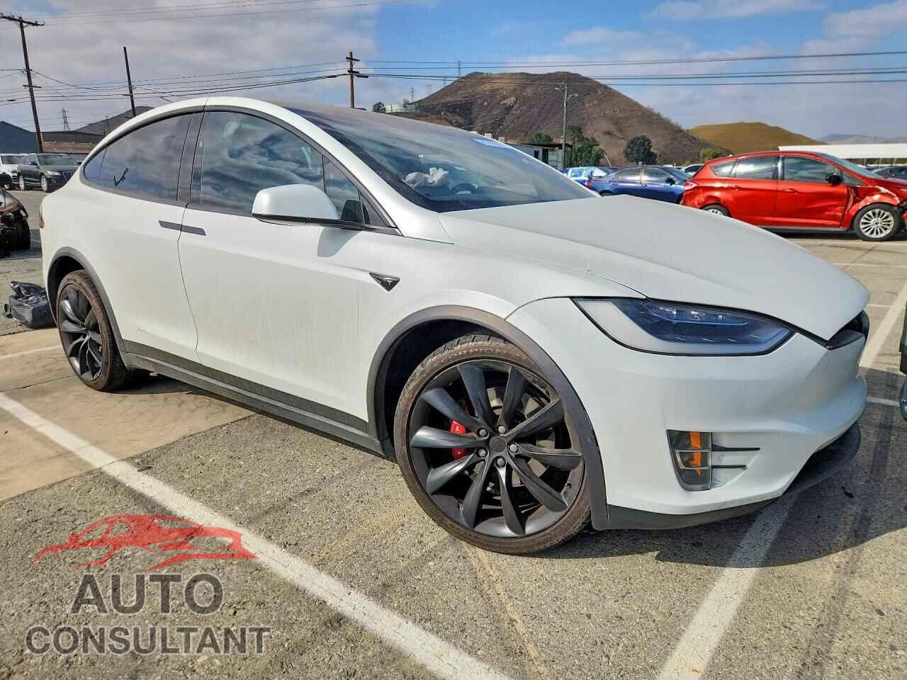 TESLA MODEL X 2018 - 5YJXCBE26JF120593
