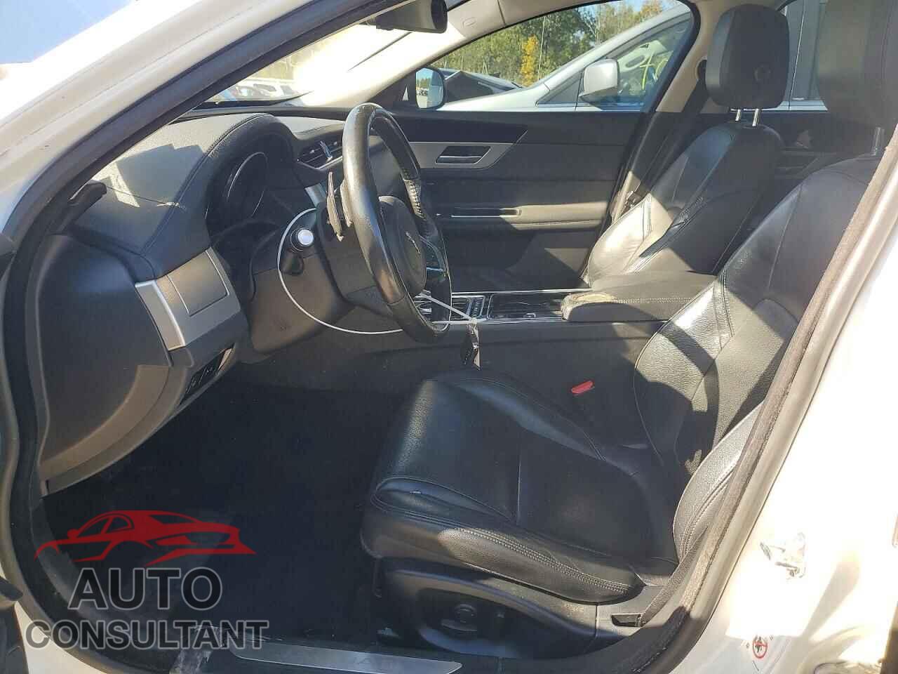 JAGUAR XF 2018 - SAJBK4FX8JCY64150