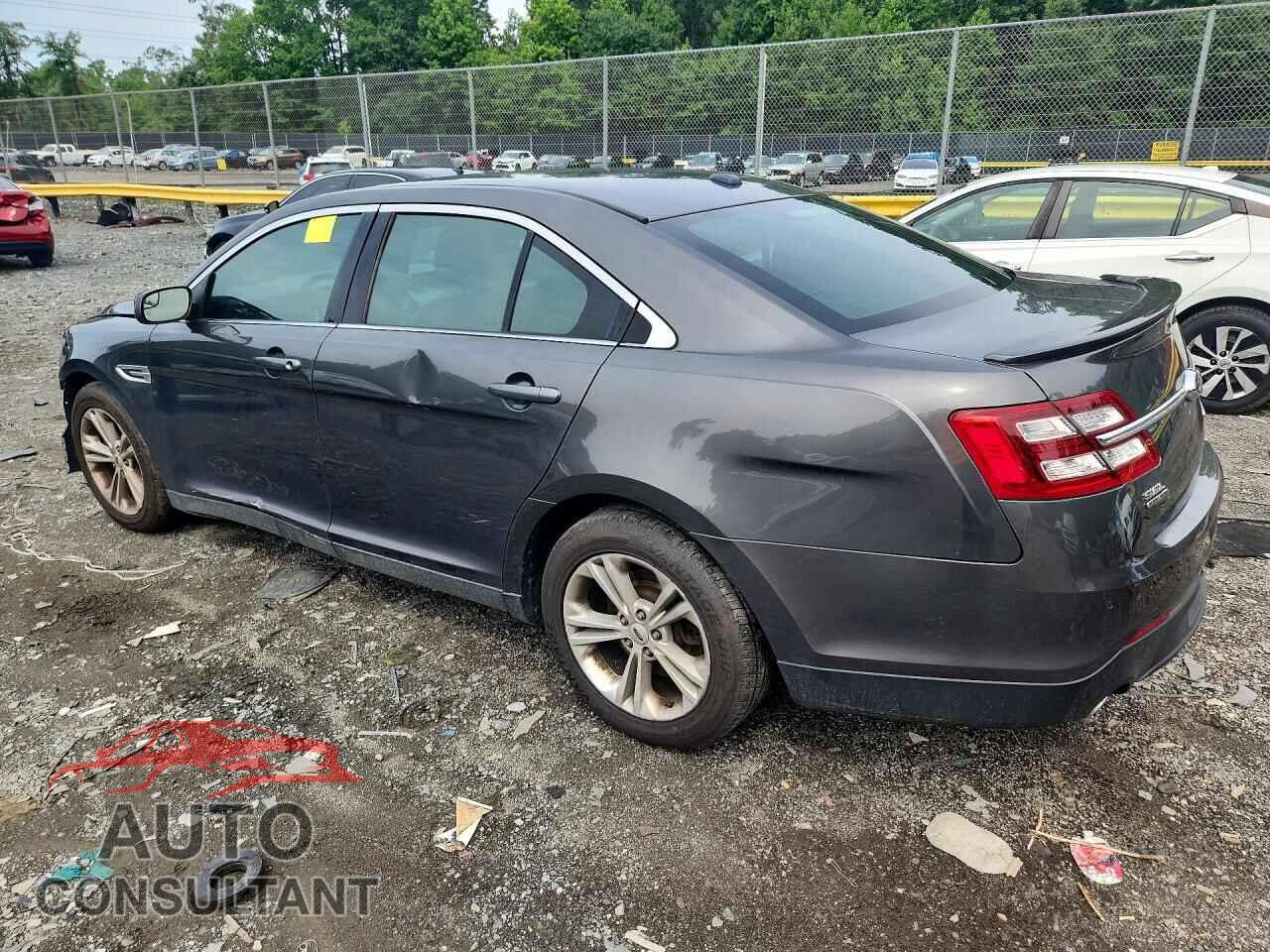 FORD TAURUS 2018 - 1FAHP2E82JG103153