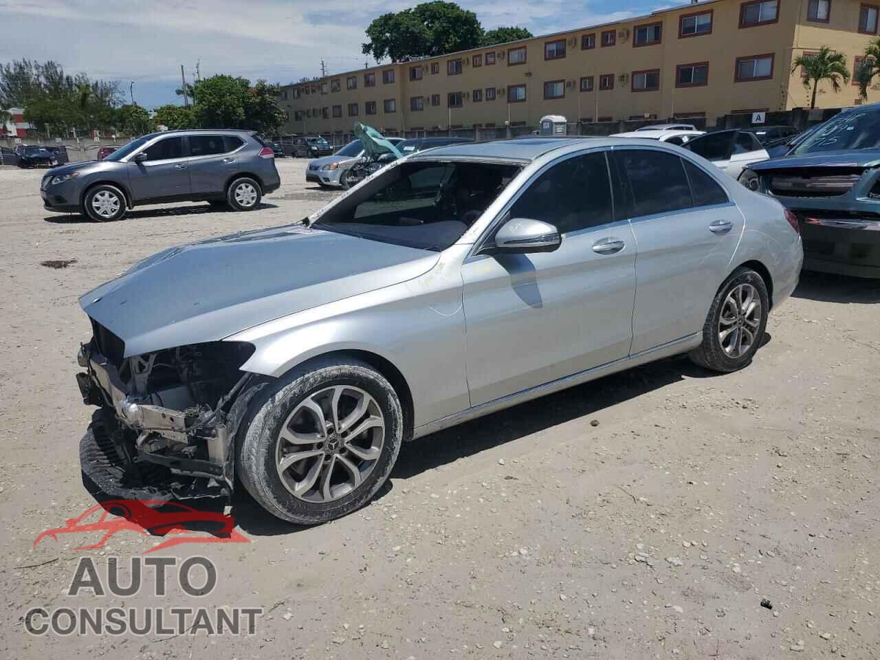 MERCEDES-BENZ C-CLASS 2018 - 55SWF4KB6JU260161