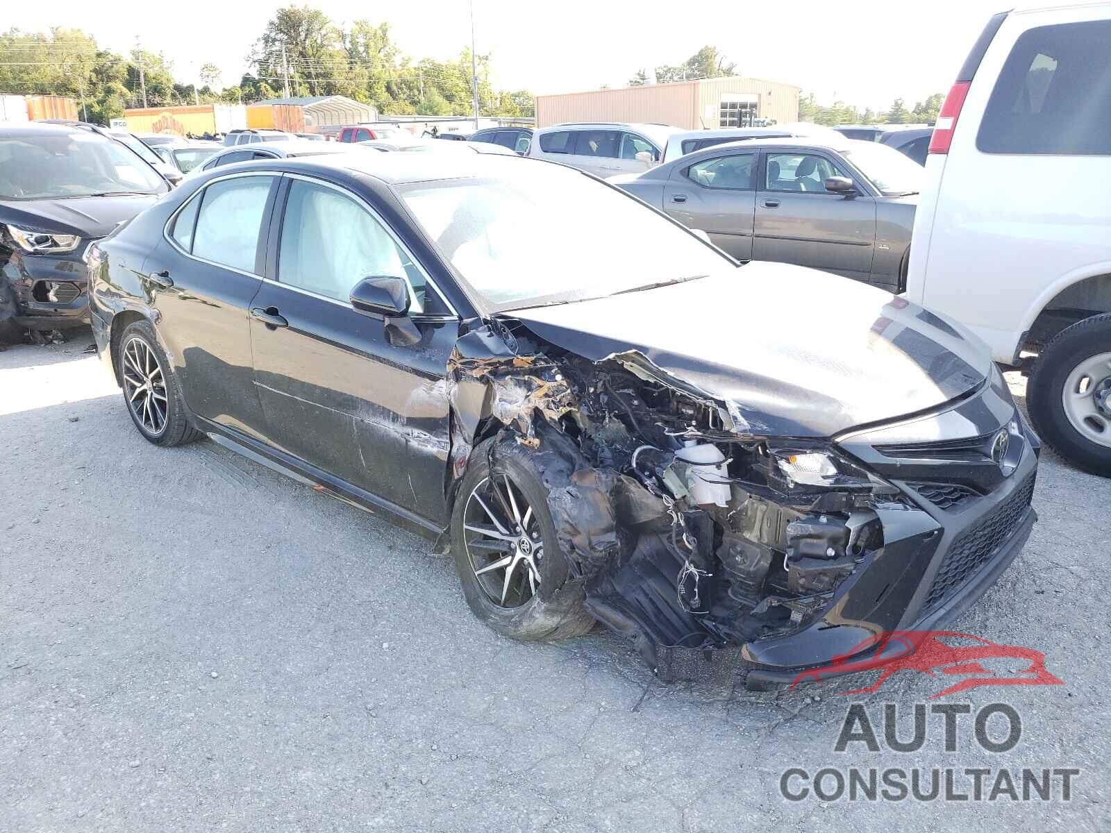 TOYOTA CAMRY 2021 - 4T1G11AK8MU516845
