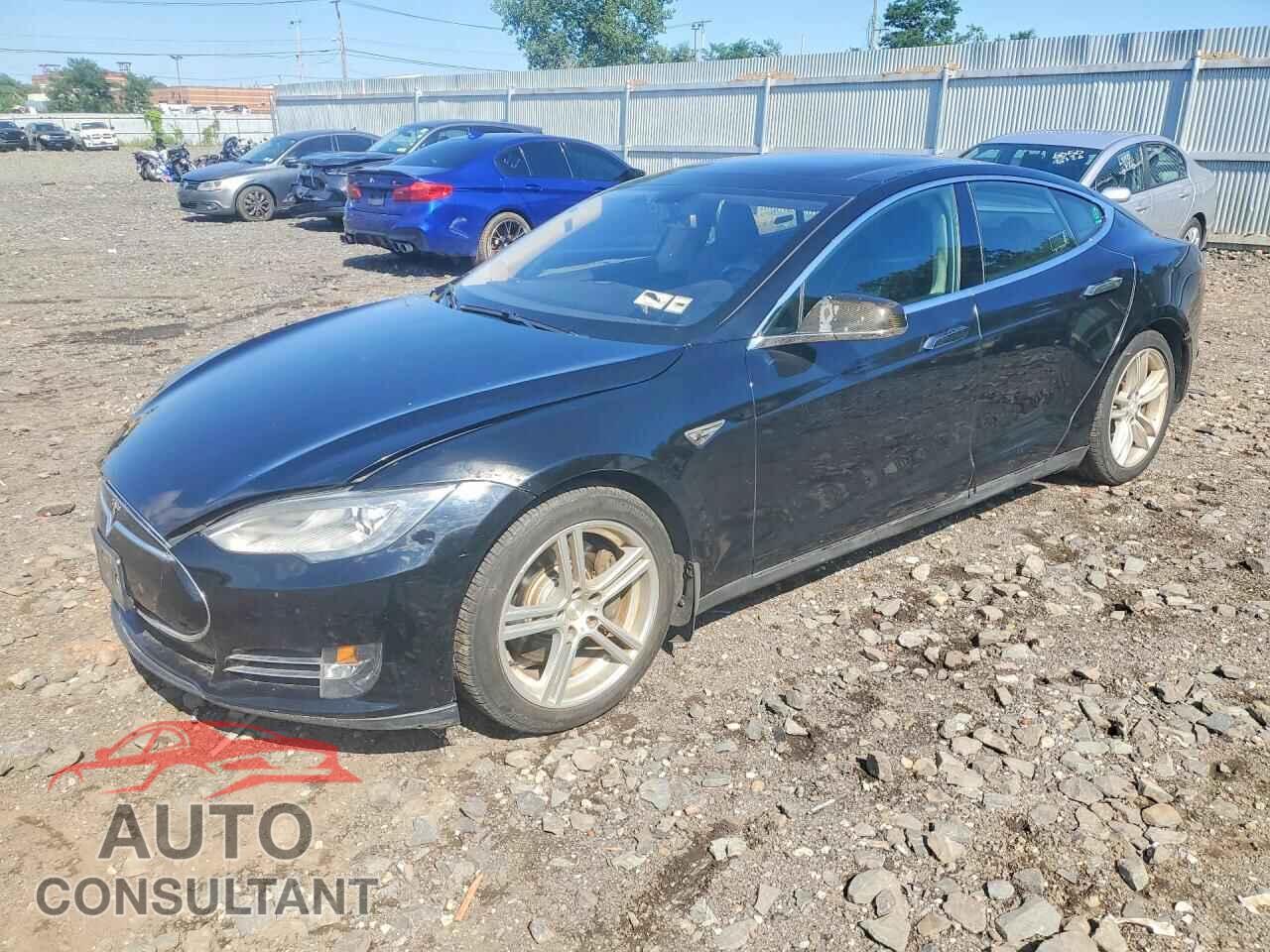 TESLA MODEL S 2013 - 5YJSA1CN1DFP12575