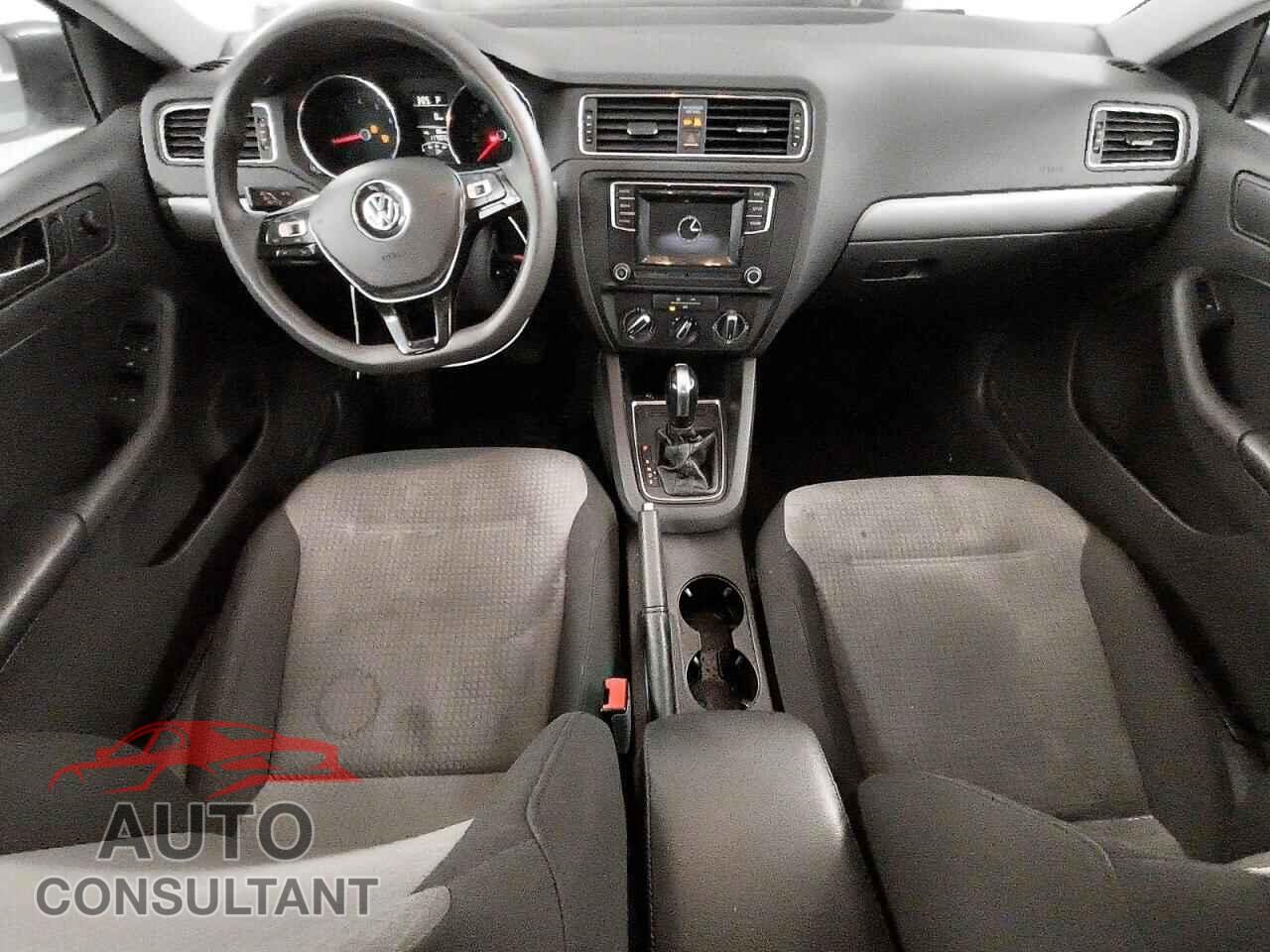 VOLKSWAGEN JETTA 2017 - 3VW2B7AJ5HM330502