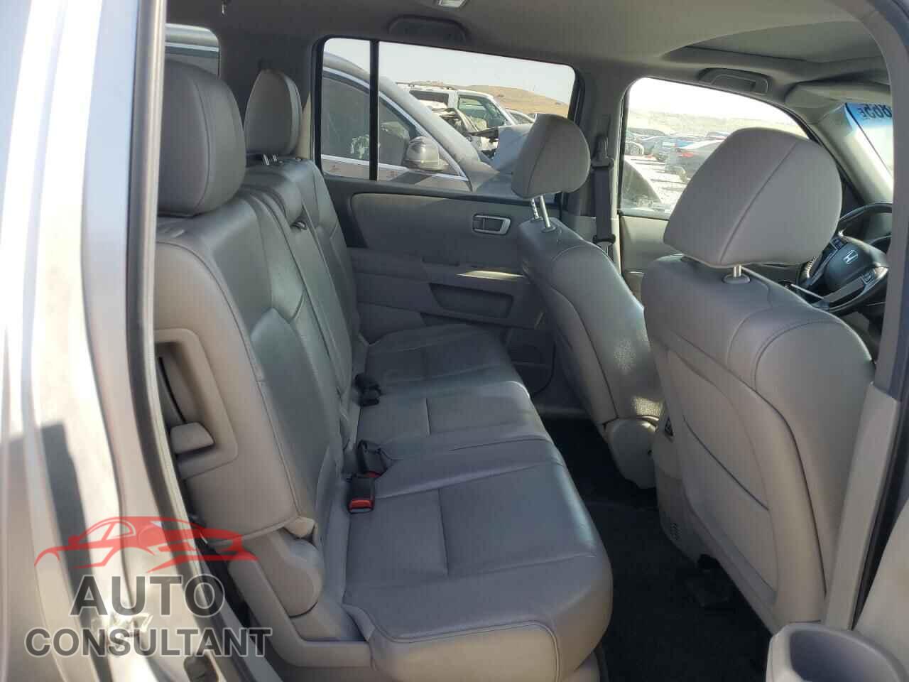 HONDA PILOT 2012 - 5FNYF4H55CB042131