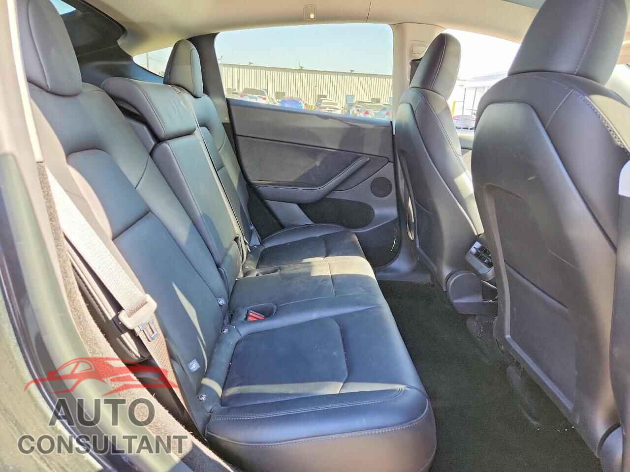 TESLA MODEL Y 2025 - 7SAYGDED7SF319596
