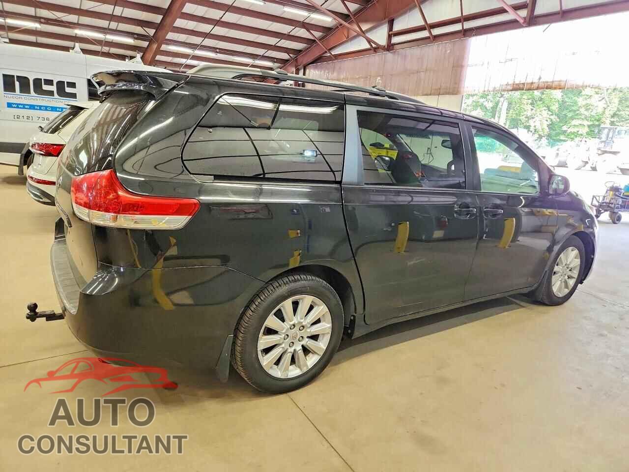 TOYOTA SIENNA 2011 - 5TDJK3DC9BS029548