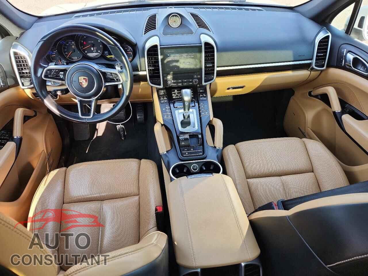 PORSCHE CAYENNE 2017 - WP1AA2A24HKA89003