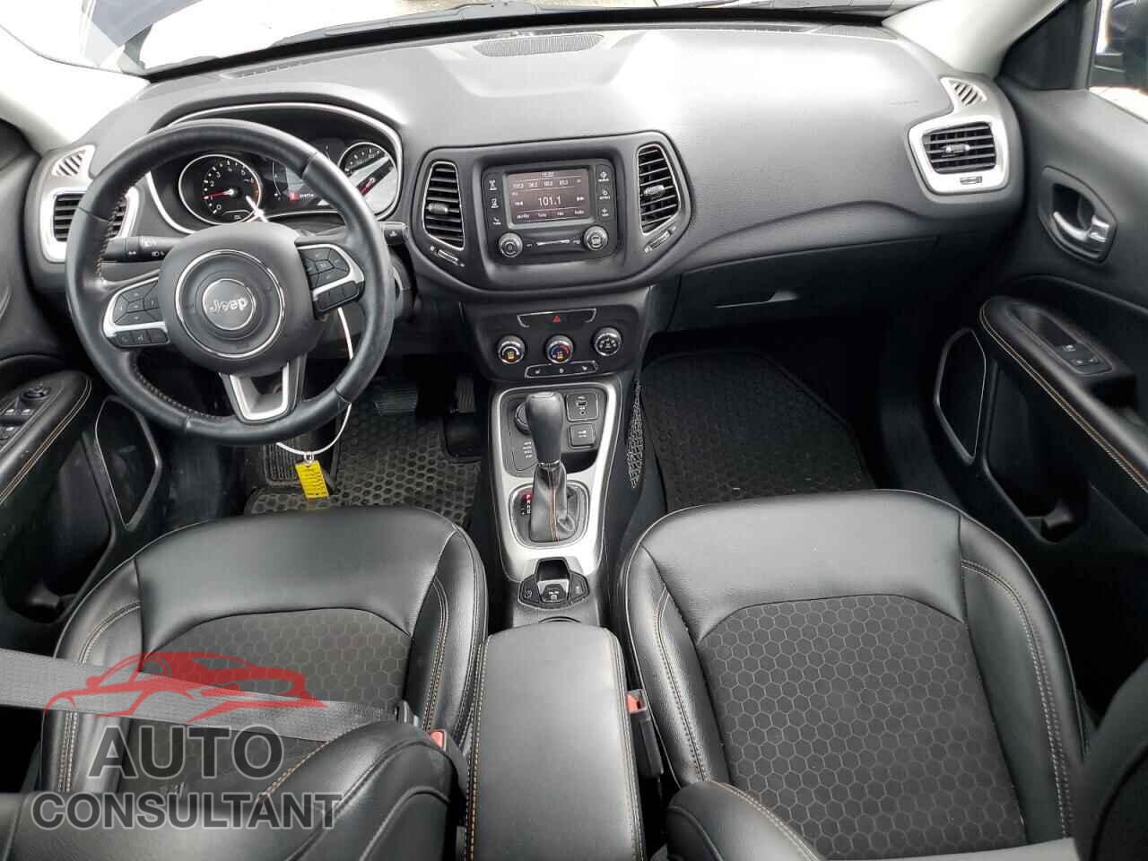 JEEP COMPASS 2018 - 3C4NJDBB5JT180296