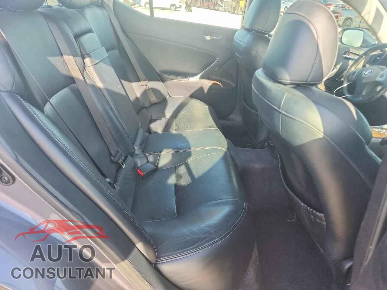 LEXUS IS 2013 - JTHCF5C29D5063546