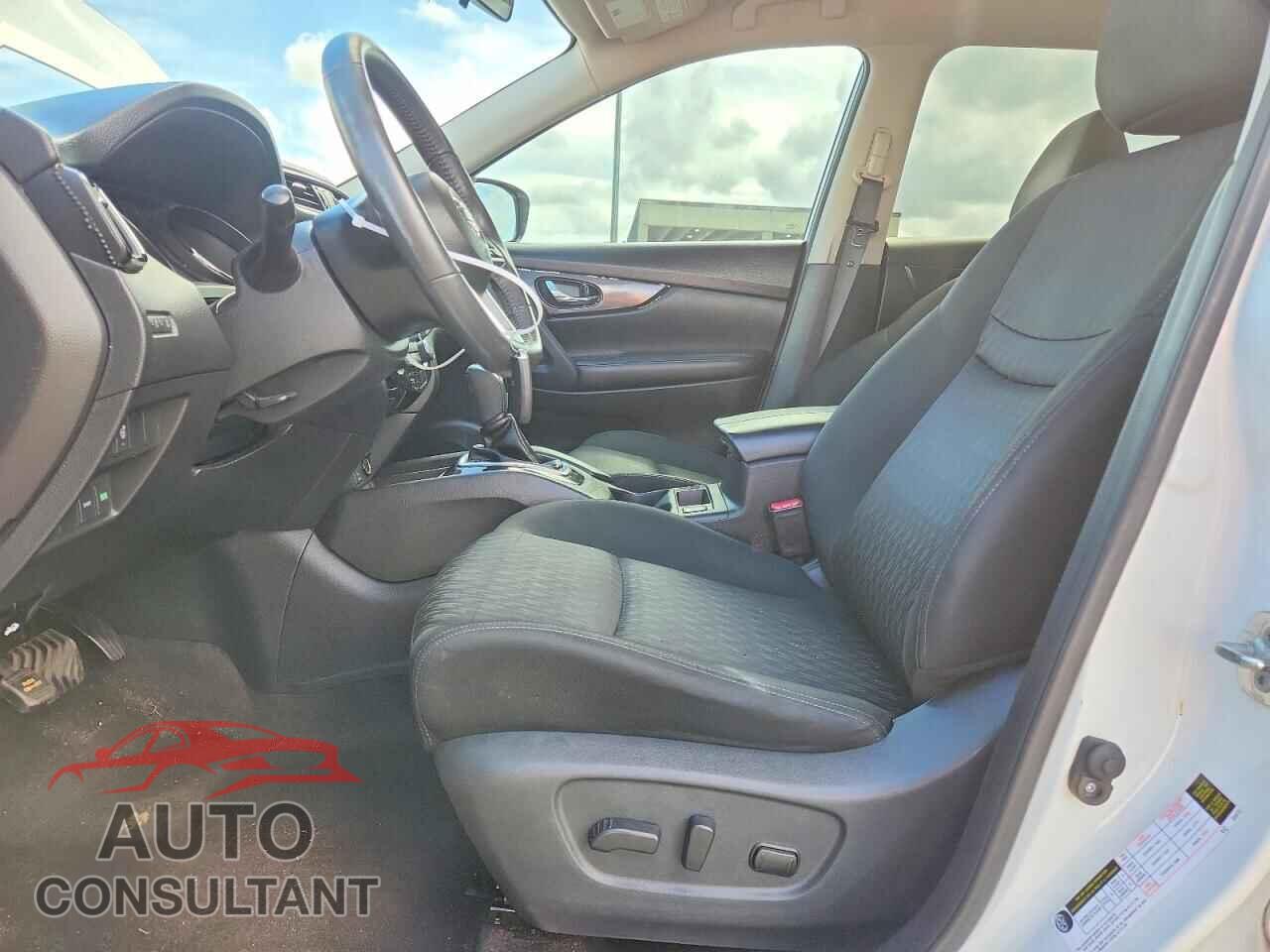 NISSAN ROGUE 2017 - KNMAT2MT3HP612451