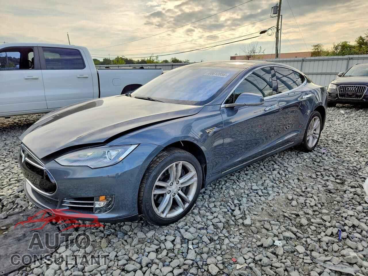 TESLA MODEL S 2013 - 5YJSA1DP2DFP16036