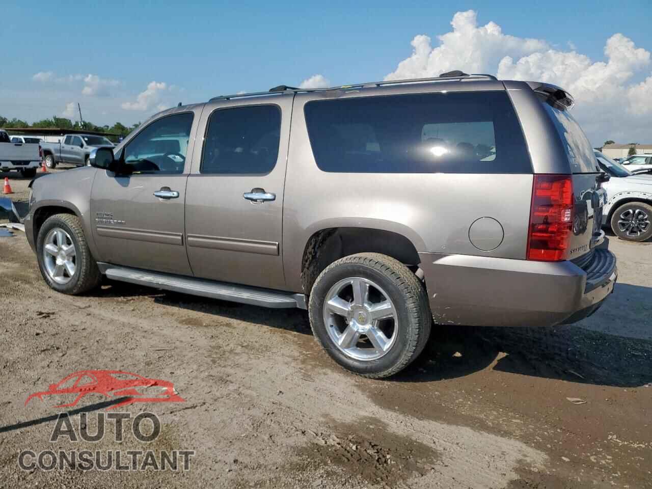 CHEVROLET SUBURBAN 2013 - 1GNSCHE05DR188577