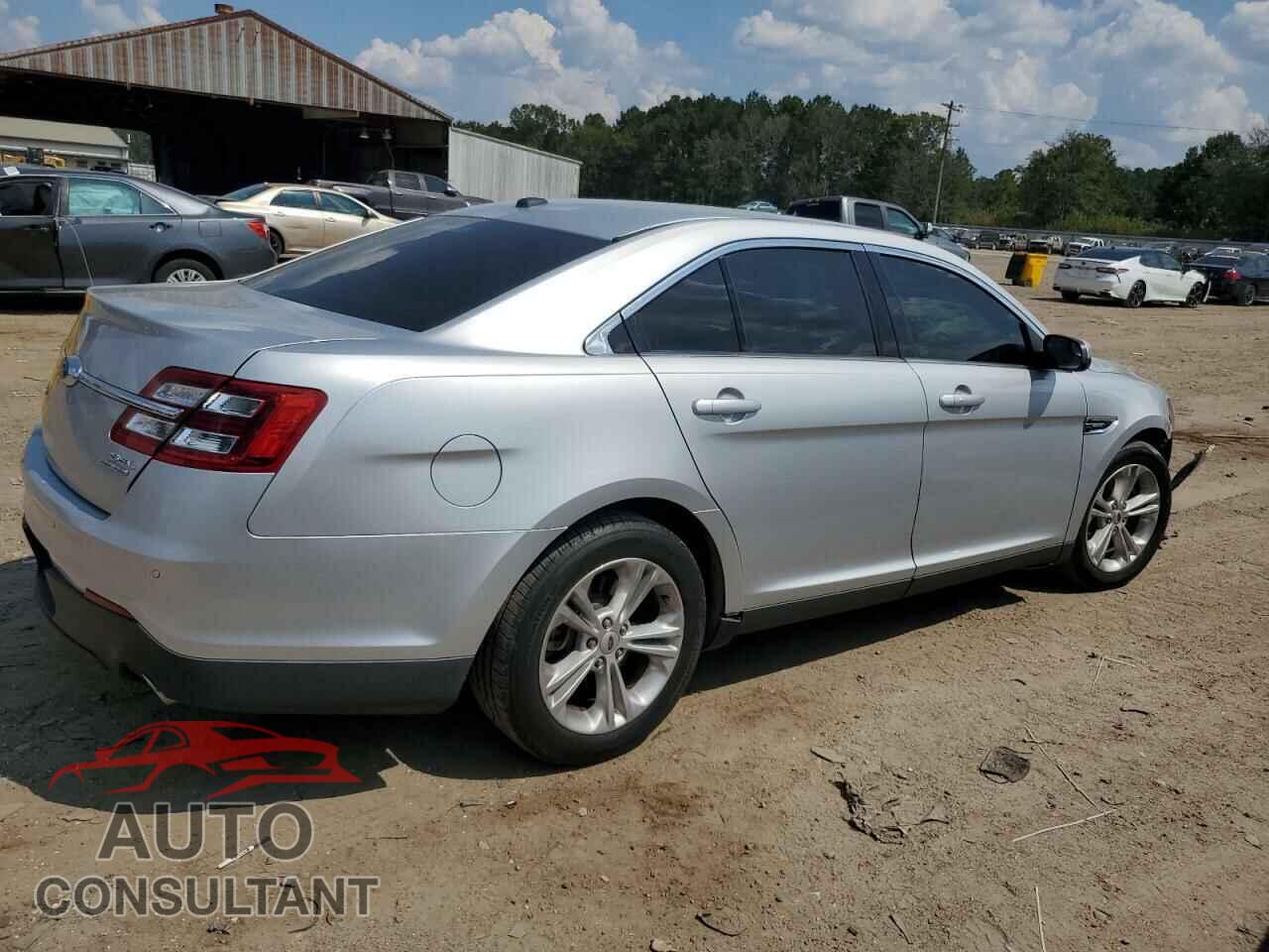 FORD TAURUS 2018 - 1FAHP2E87JG132129