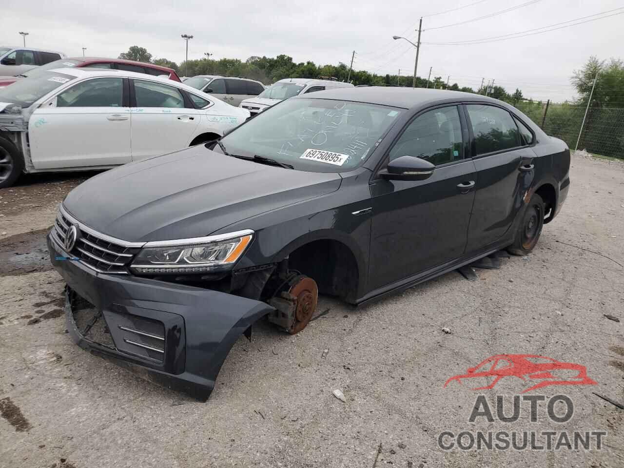 VOLKSWAGEN PASSAT 2018 - 1VWAA7A38JC022411