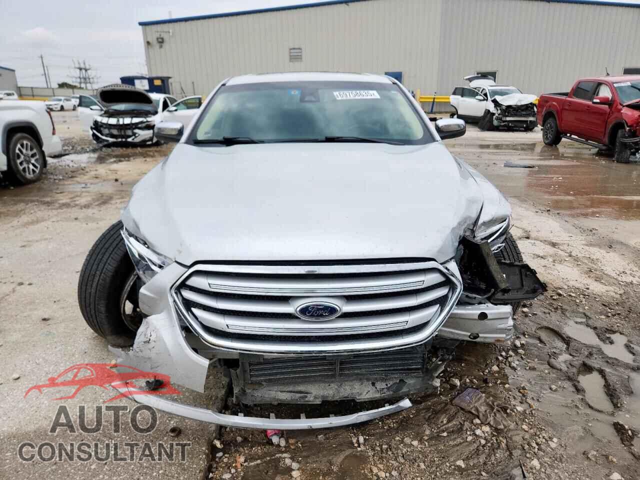 FORD TAURUS 2018 - 1FAHP2F88JG135720