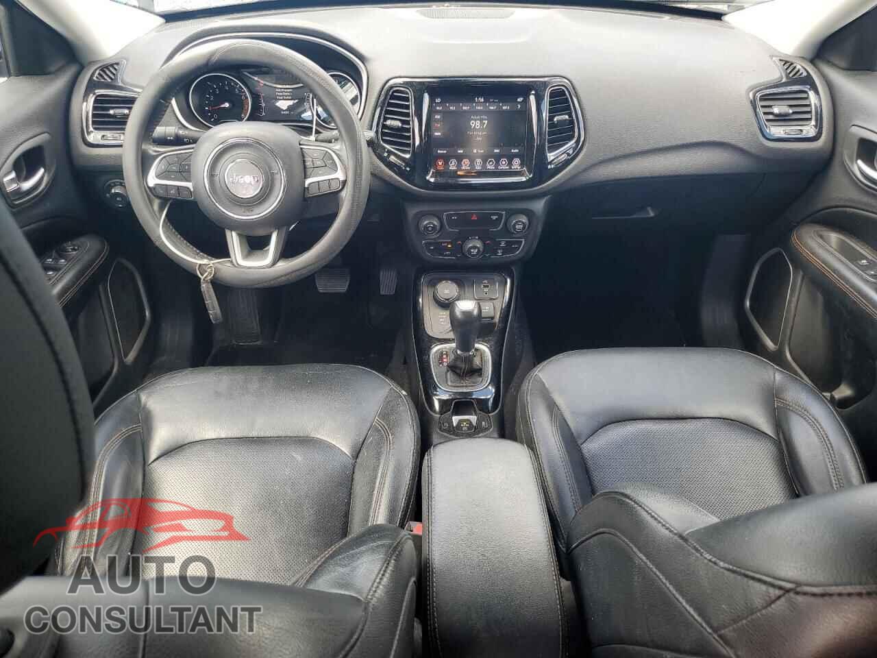 JEEP COMPASS 2018 - 3C4NJDCBXJT400482