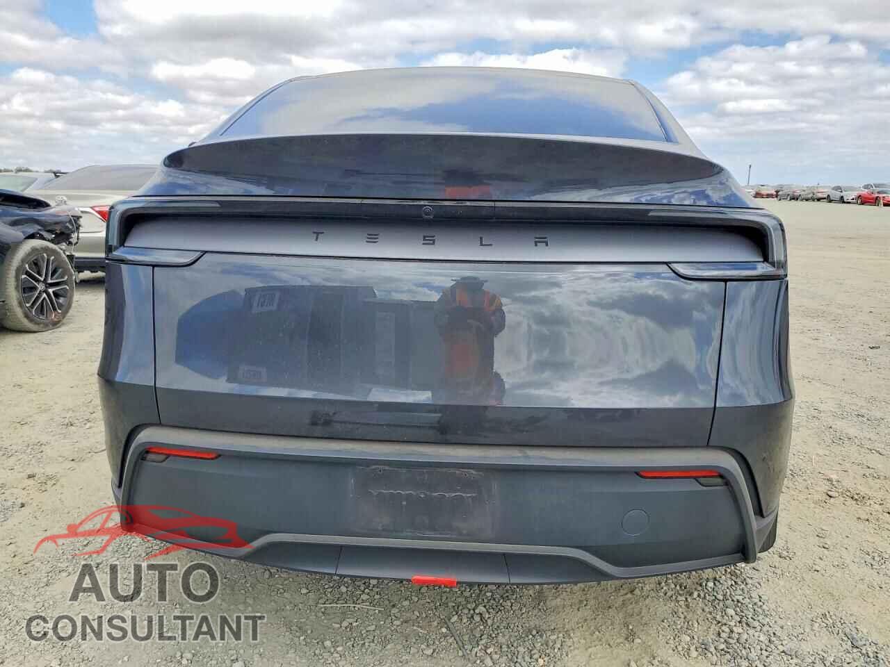 TESLA MODEL Y 2026 - 7SAYGDED7TF456300