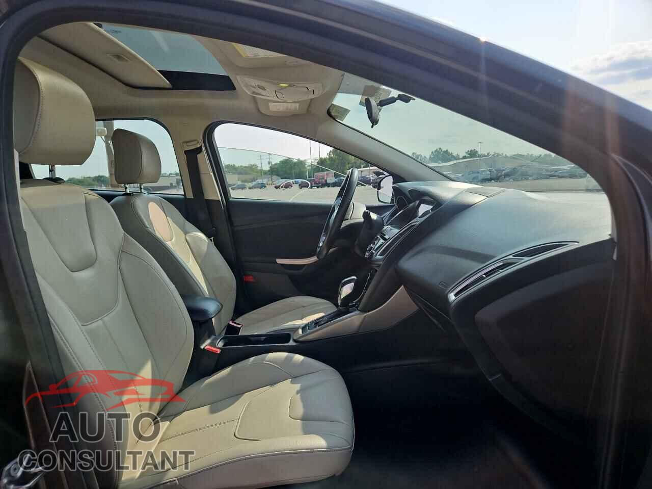 FORD FOCUS 2017 - 1FADP3N22HL279489