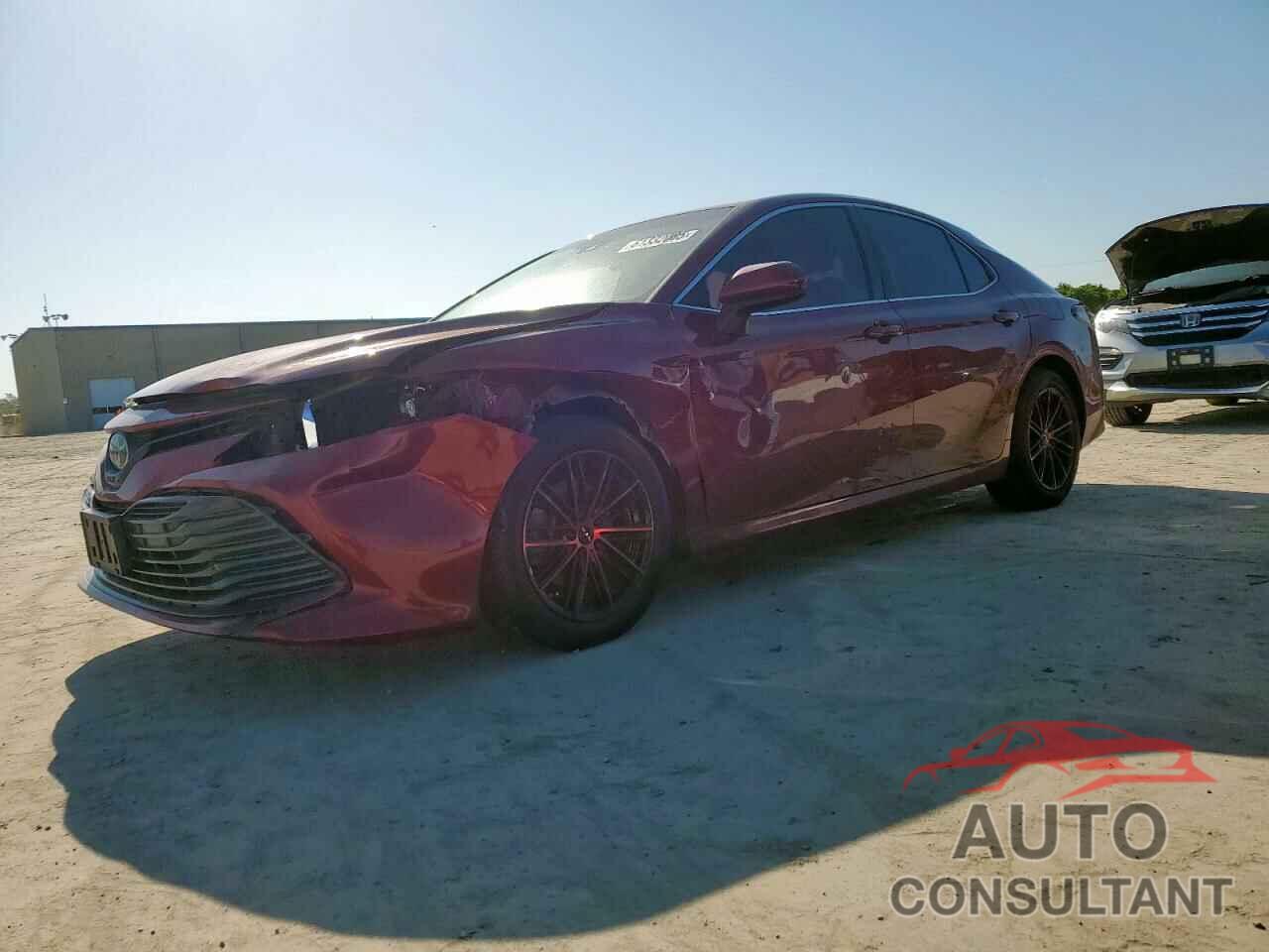 TOYOTA CAMRY 2018 - 4T1B11HK6JU647929