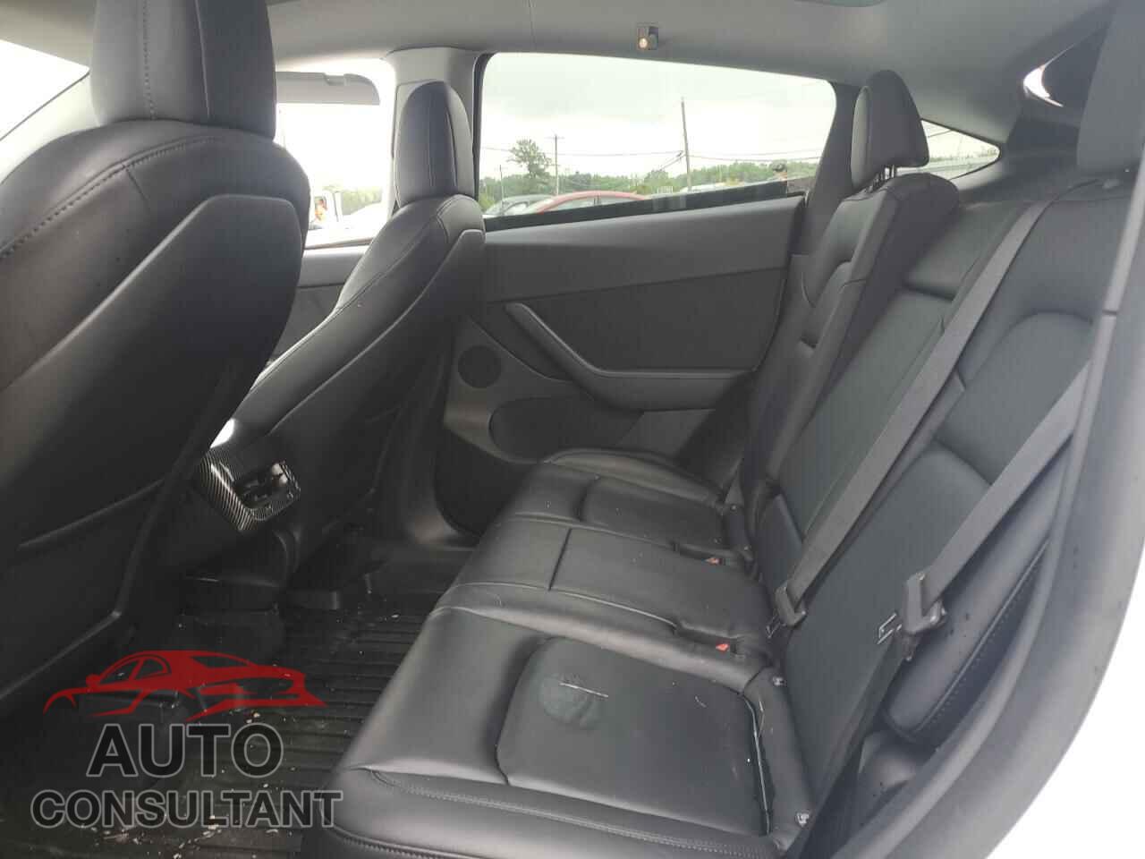 TESLA MODEL Y 2022 - 7SAYGDEE8NF379397