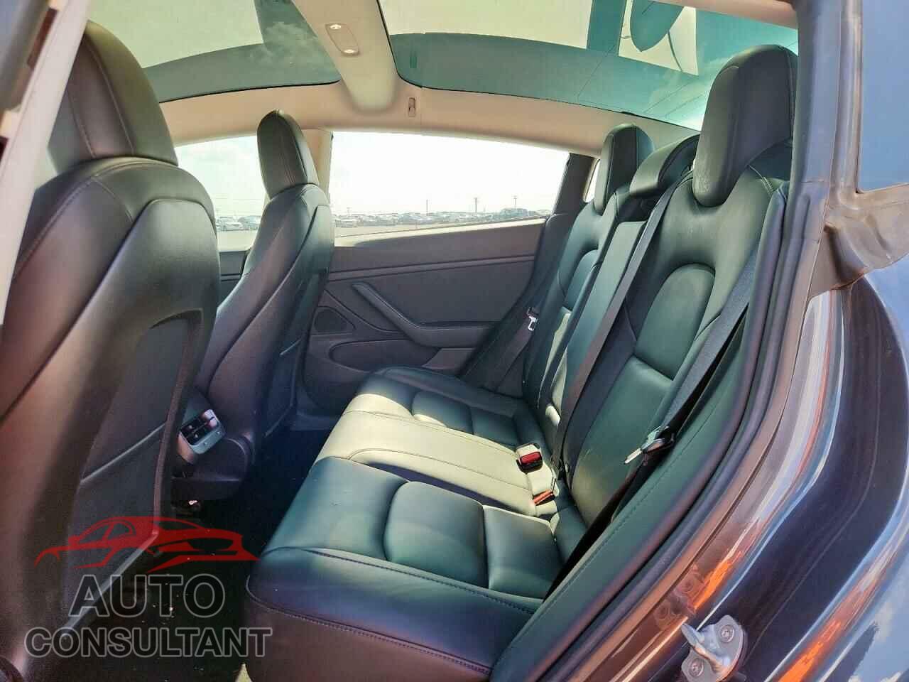 TESLA MODEL 3 2018 - 5YJ3E1EB0JF129079