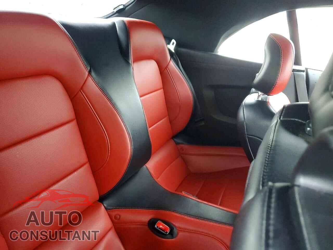 FORD MUSTANG 2016 - 1FATP8UH3G5244638