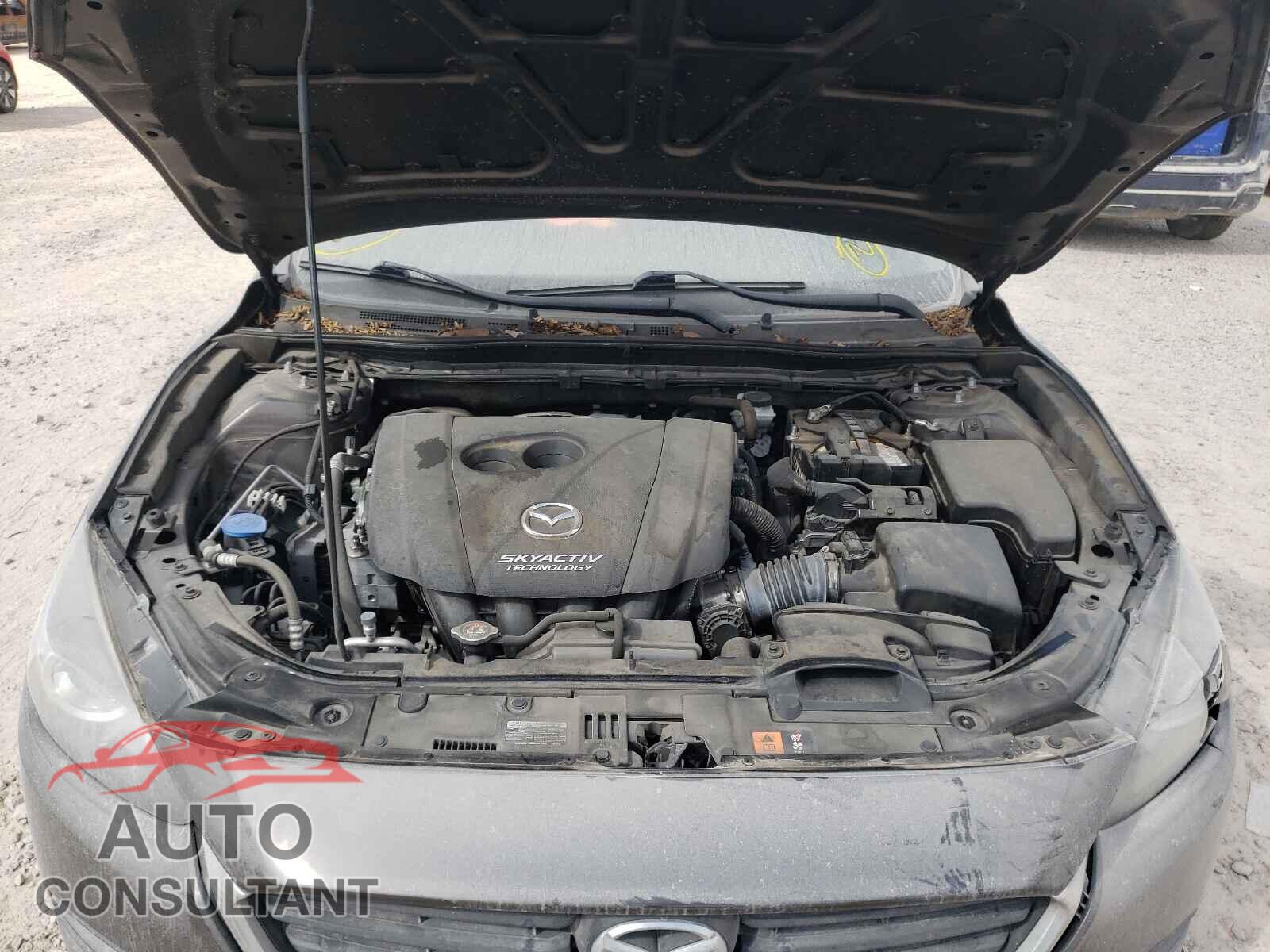 MAZDA 3 2018 - 3MZBN1L35JM178679