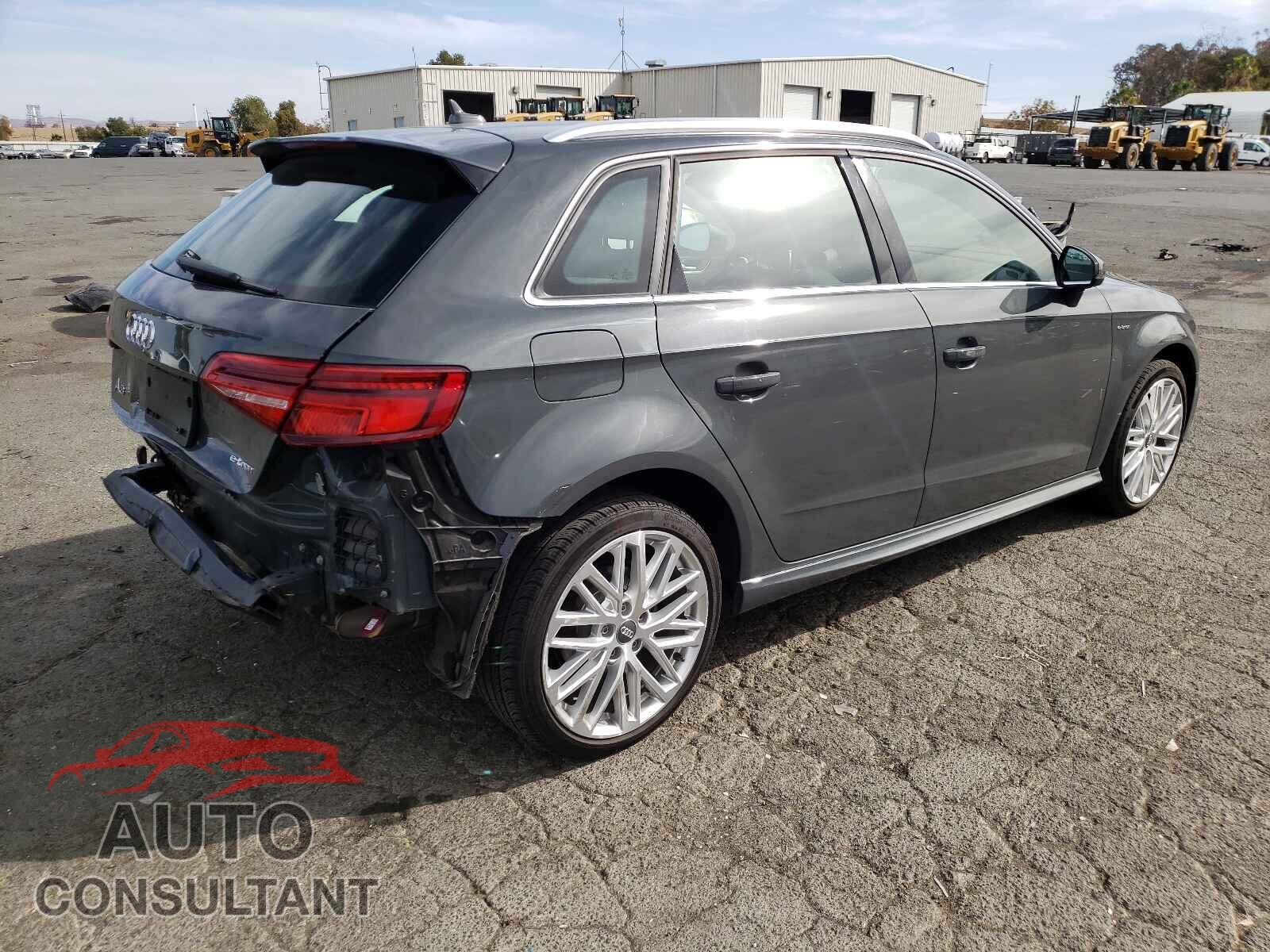 AUDI A3 2018 - WAUTPBFF6JA065119
