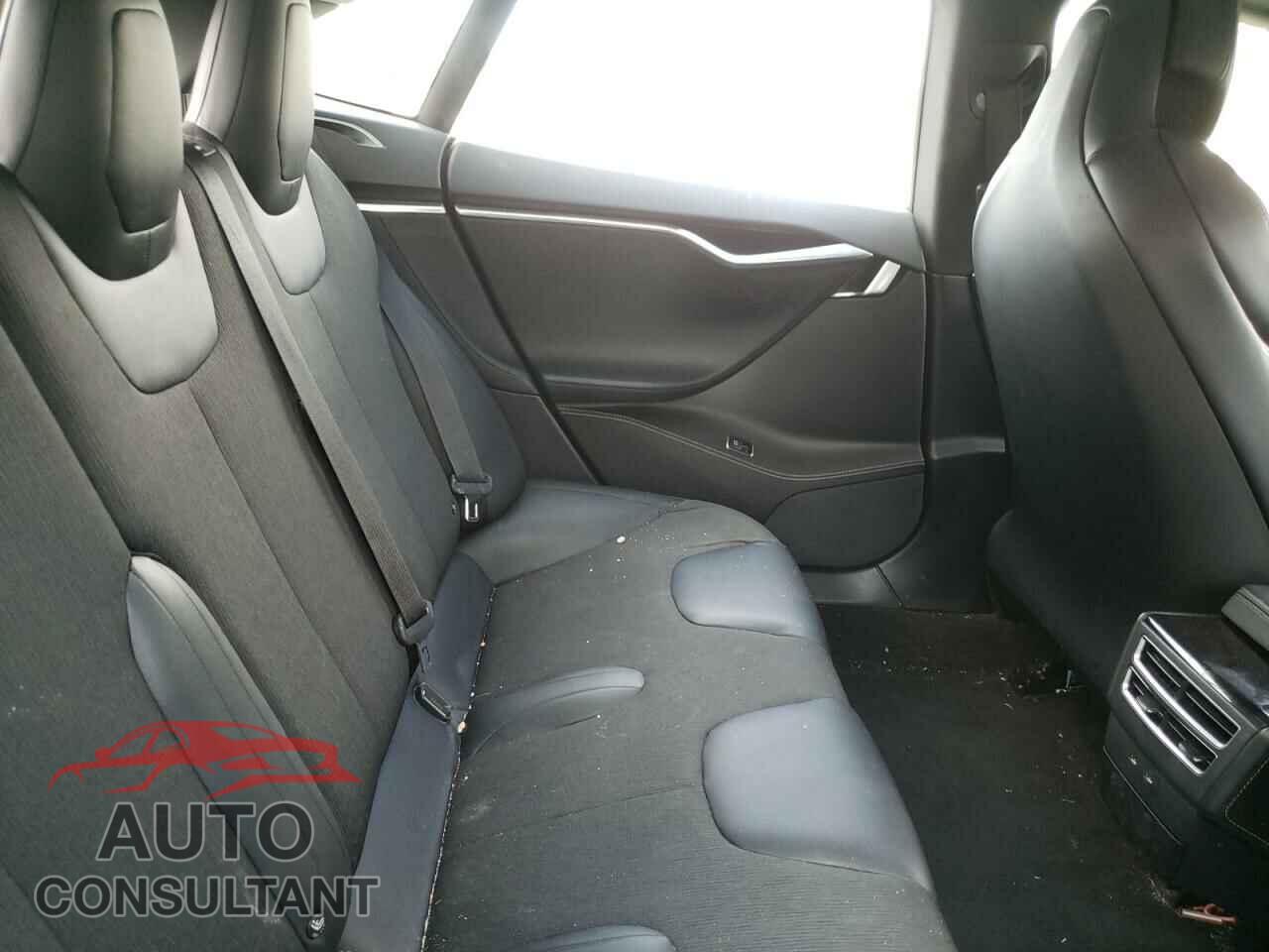TESLA MODEL S 2017 - 5YJSA1E15HF209700