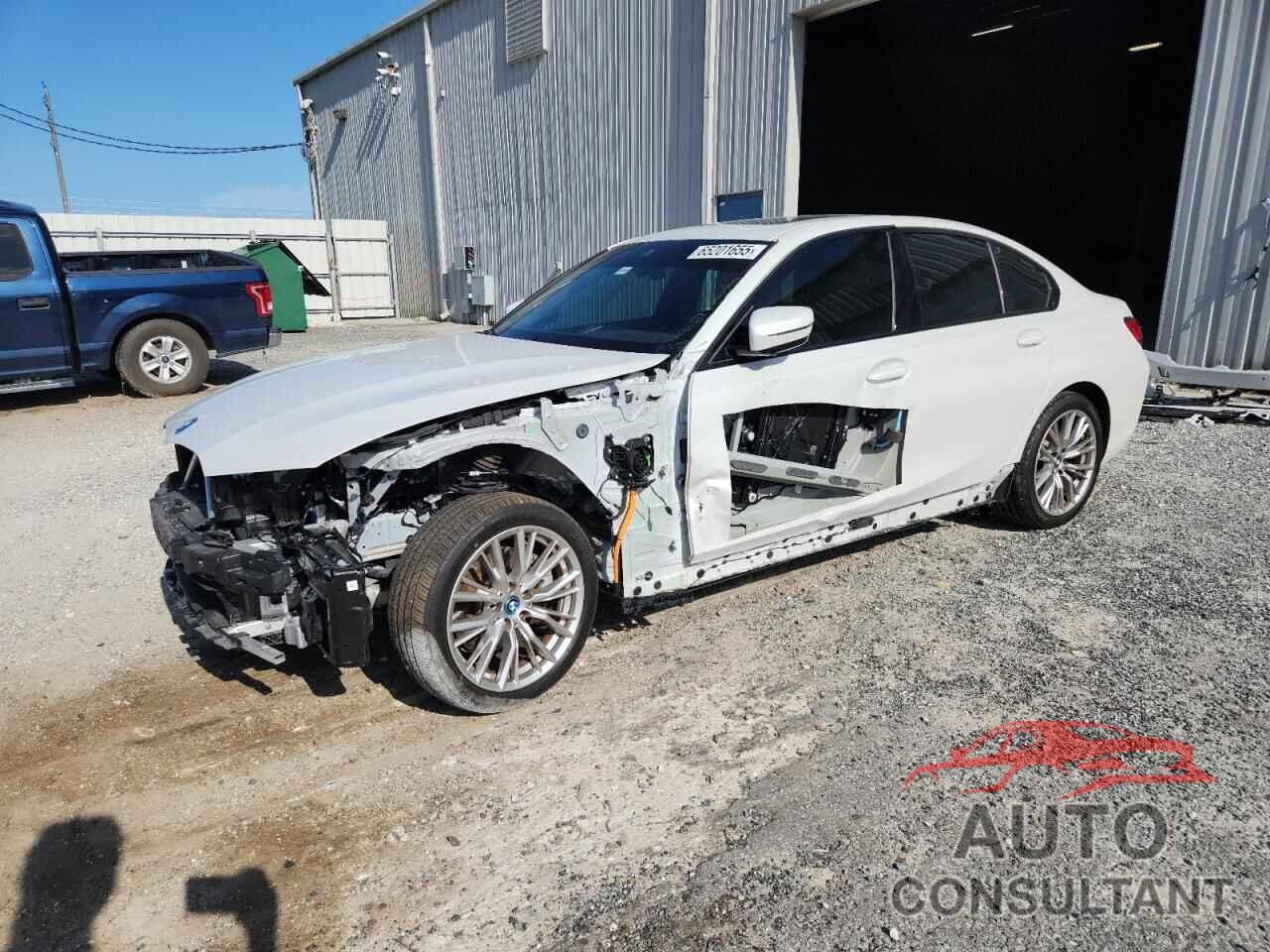 BMW 3 SERIES 2023 - 3MW39FS06P8D08614