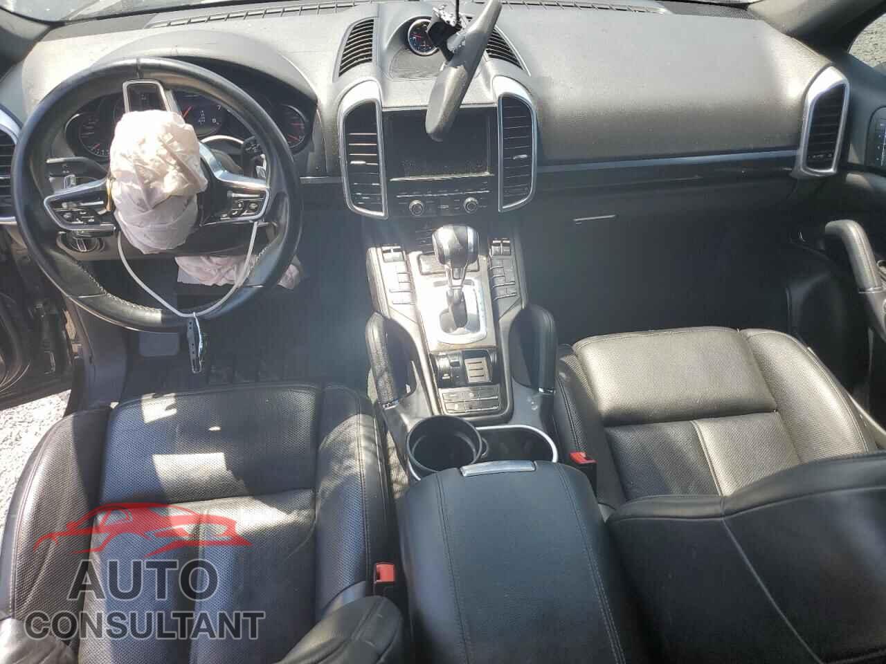 PORSCHE CAYENNE 2016 - WP1AA2A25GKA13076