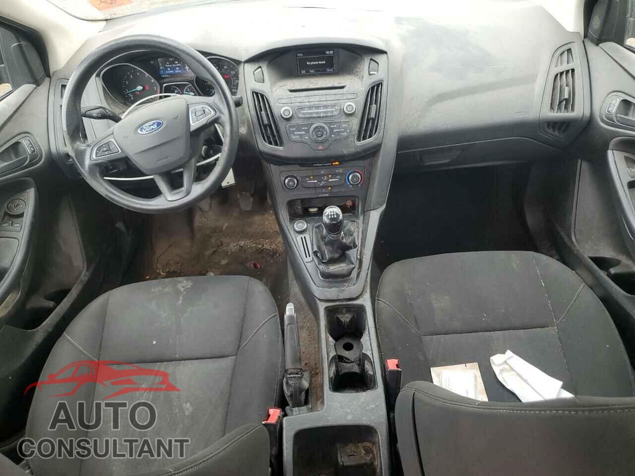 FORD FOCUS 2015 - 1FADP3E24FL268135