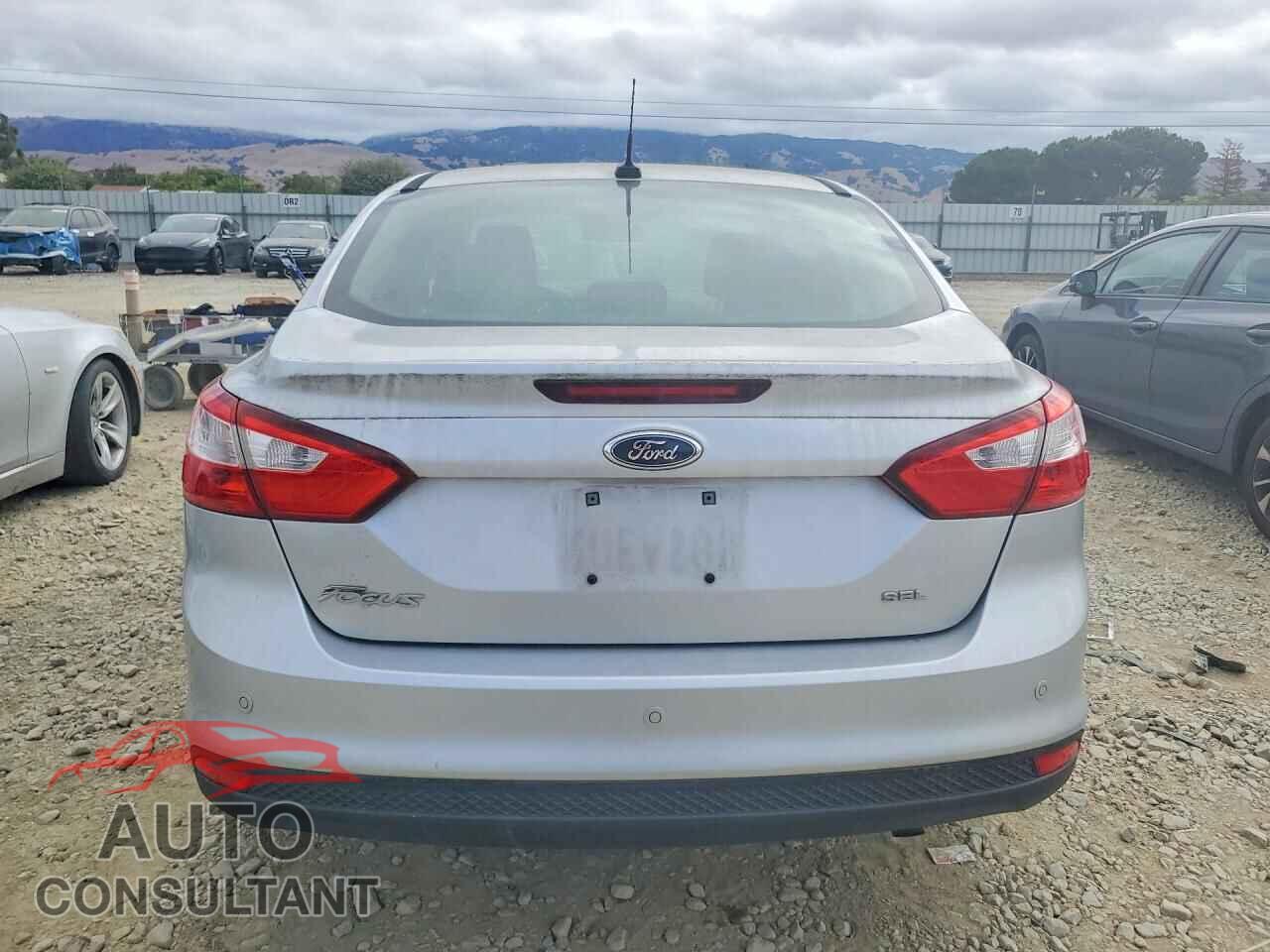 FORD FOCUS 2012 - 1FAHP3H22CL314537