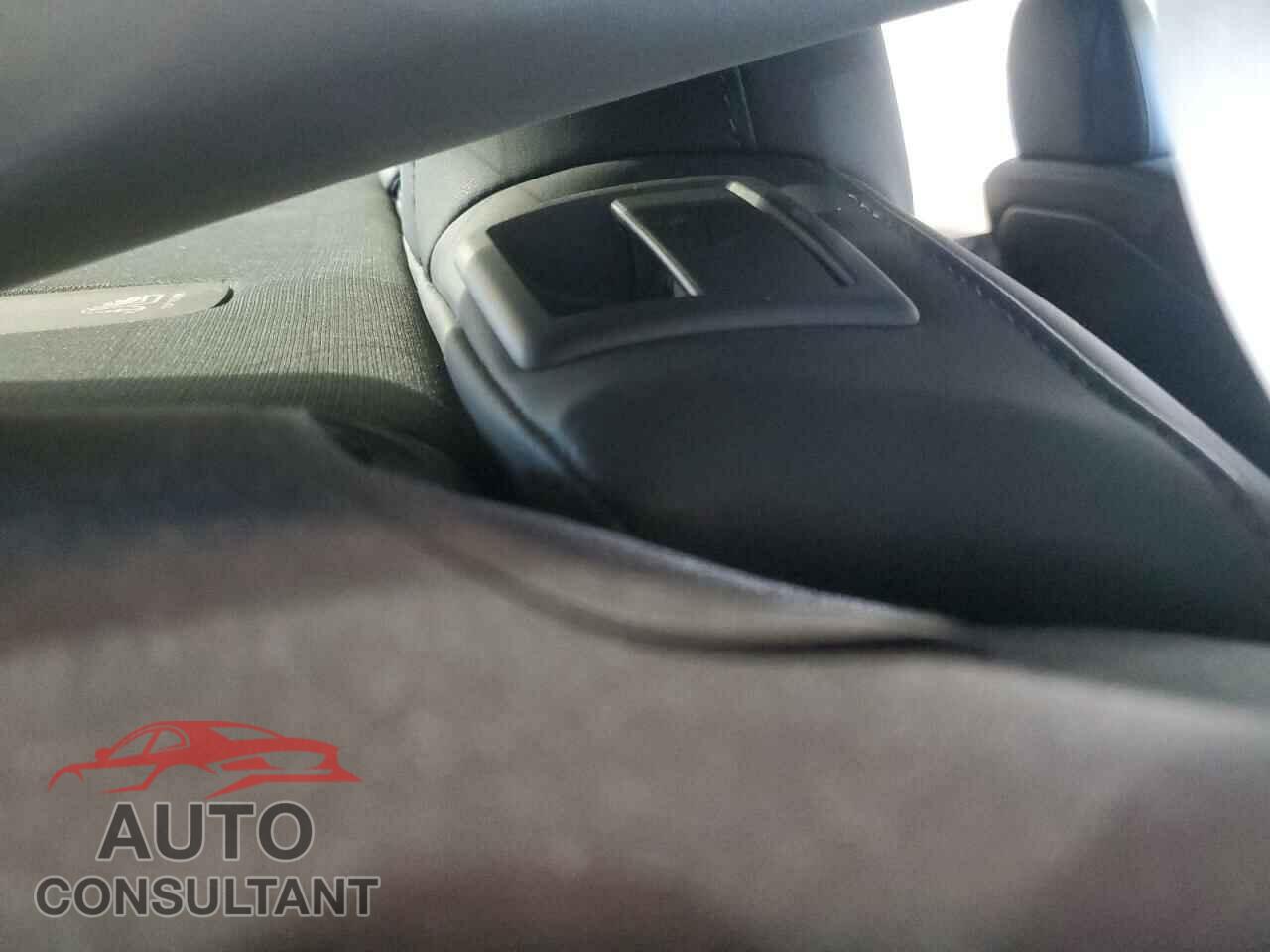 TESLA MODEL 3 2018 - 5YJ3E1EA8JF052629