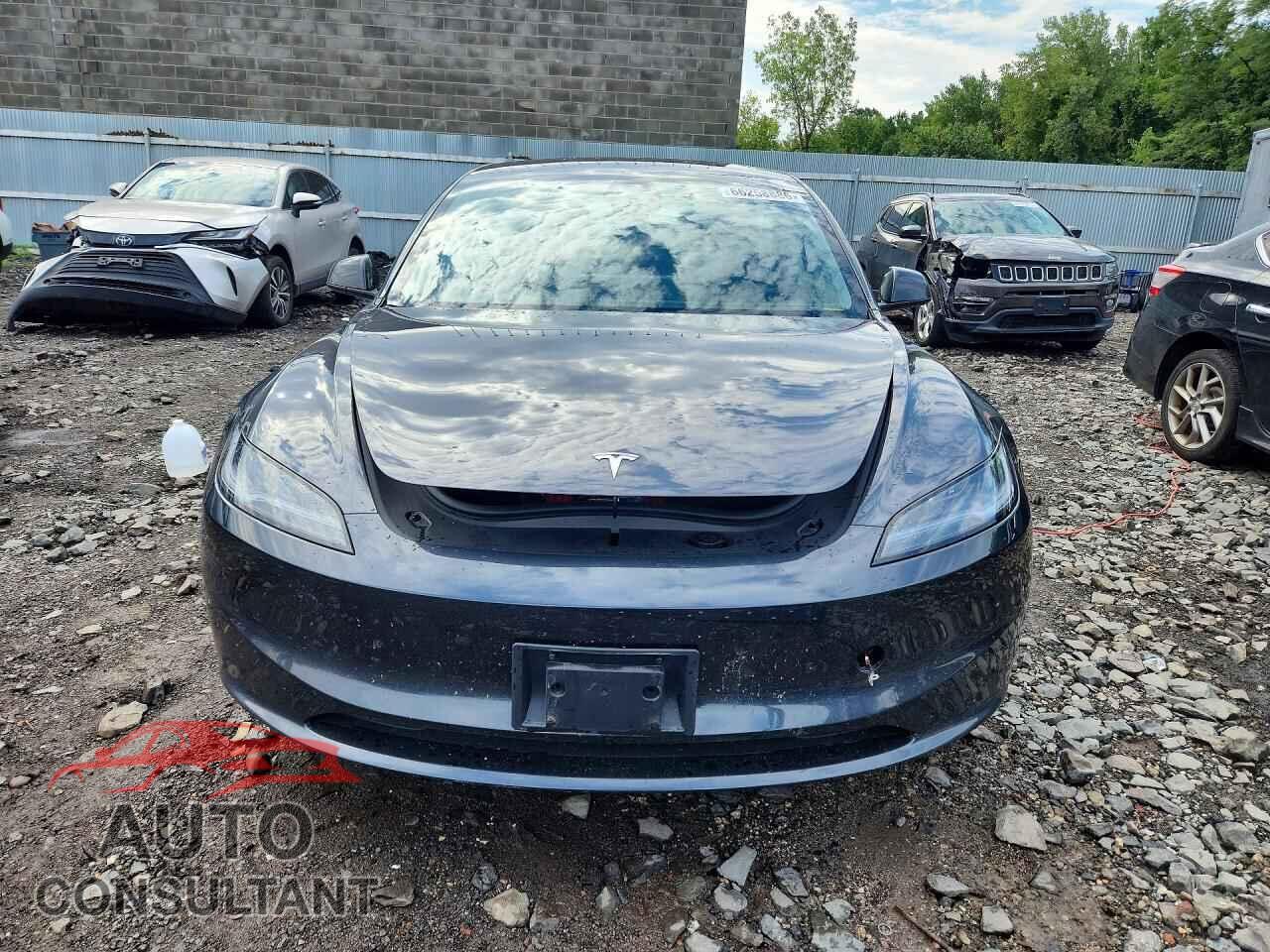 TESLA MODEL 3 2025 - 5YJ3E1EA5SF043033