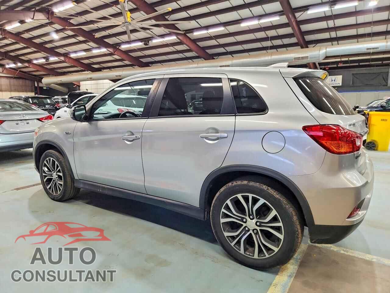MITSUBISHI OUTLANDER 2018 - JA4AR3AW4JU021663