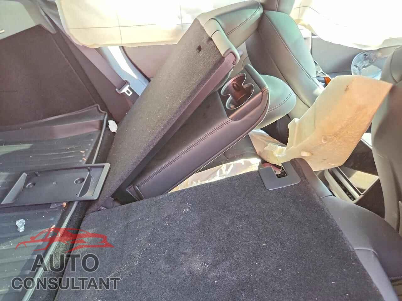 TESLA MODEL 3 2026 - 5YJ3E1EA2TF123813