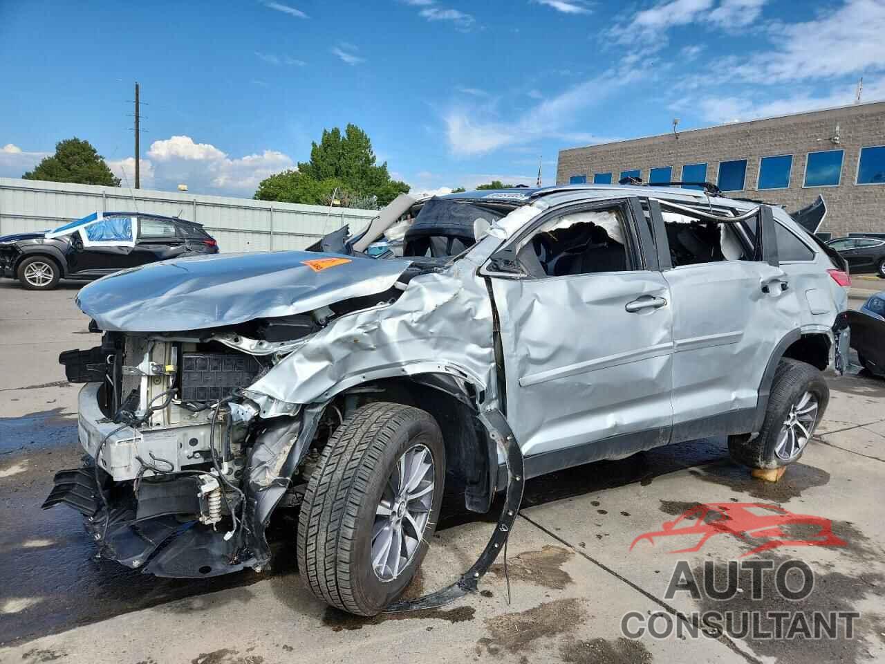TOYOTA HIGHLANDER 2019 - 5TDJZRFH7KS600011