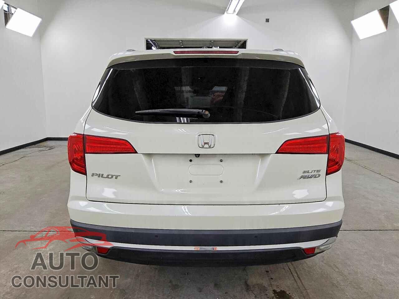 HONDA PILOT 2017 - 5FNYF6H00HB105336