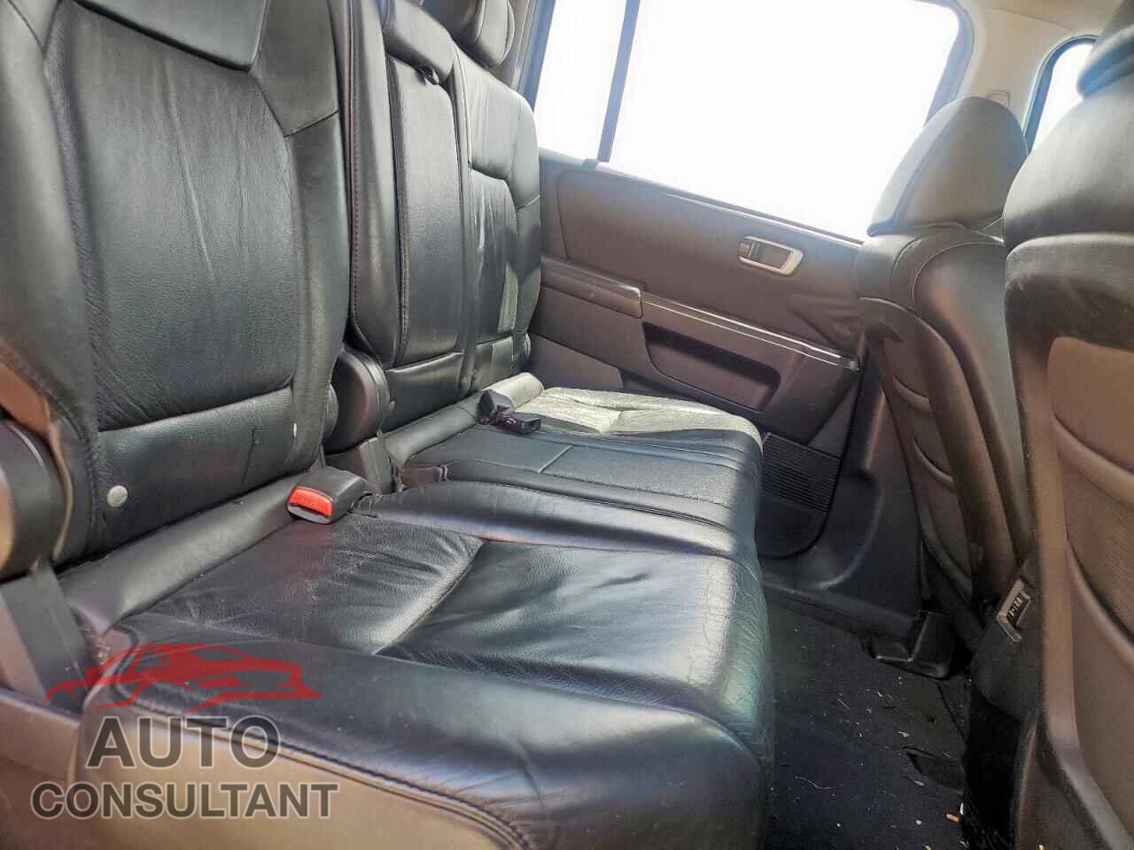 HONDA PILOT 2011 - 5FNYF3H50BB010549