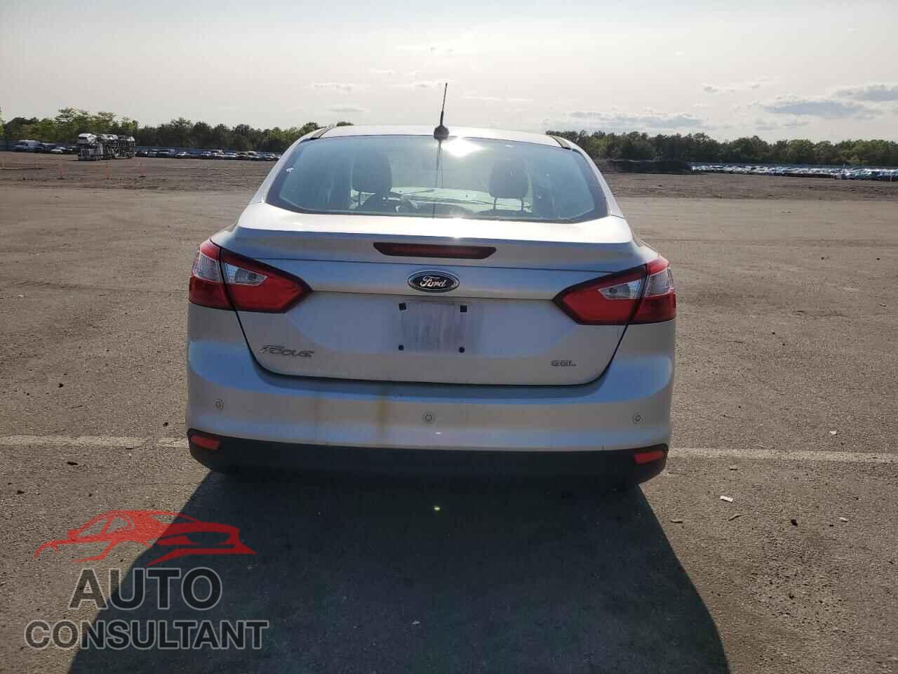 FORD FOCUS 2012 - 1FAHP3H22CL171685
