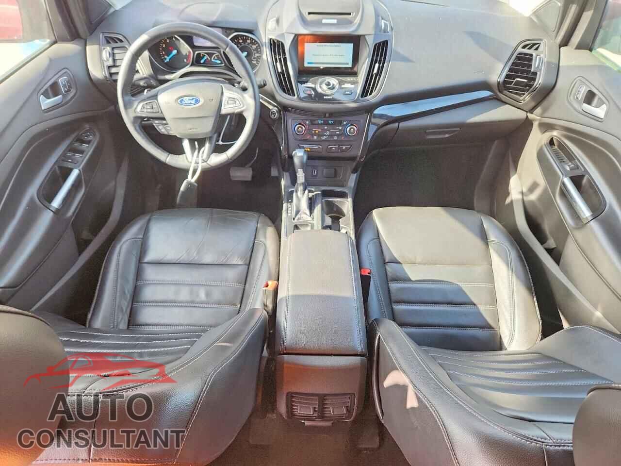 FORD ESCAPE 2017 - 1FMCU0JD7HUD83082