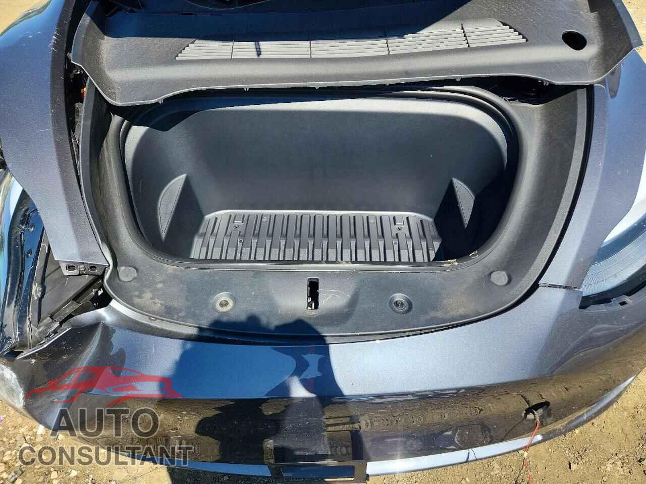 TESLA MODEL Y 2023 - 7SAYGDED0PF923451