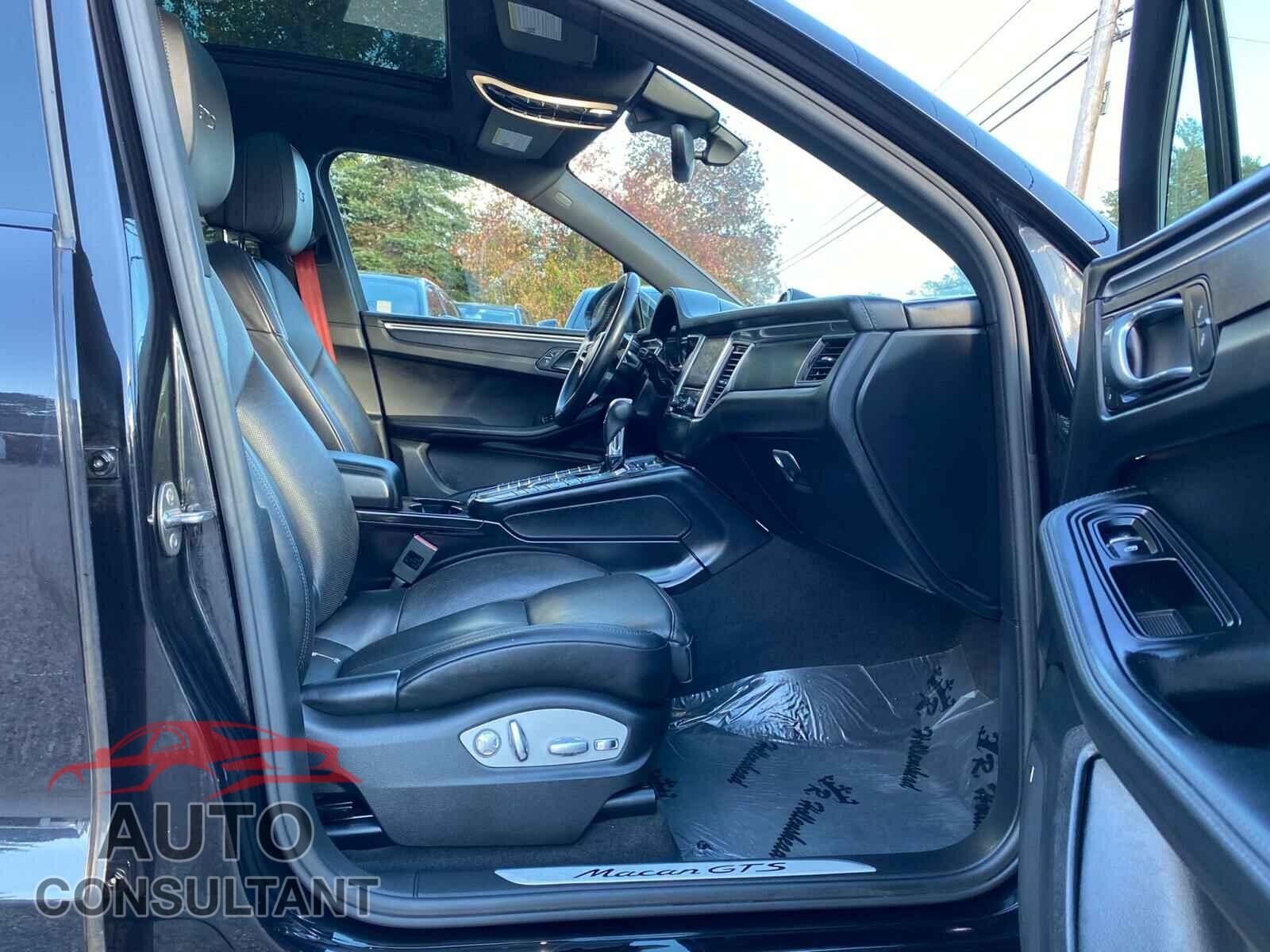 PORSCHE MACAN 2018 - WP1AG2A55JLB60606