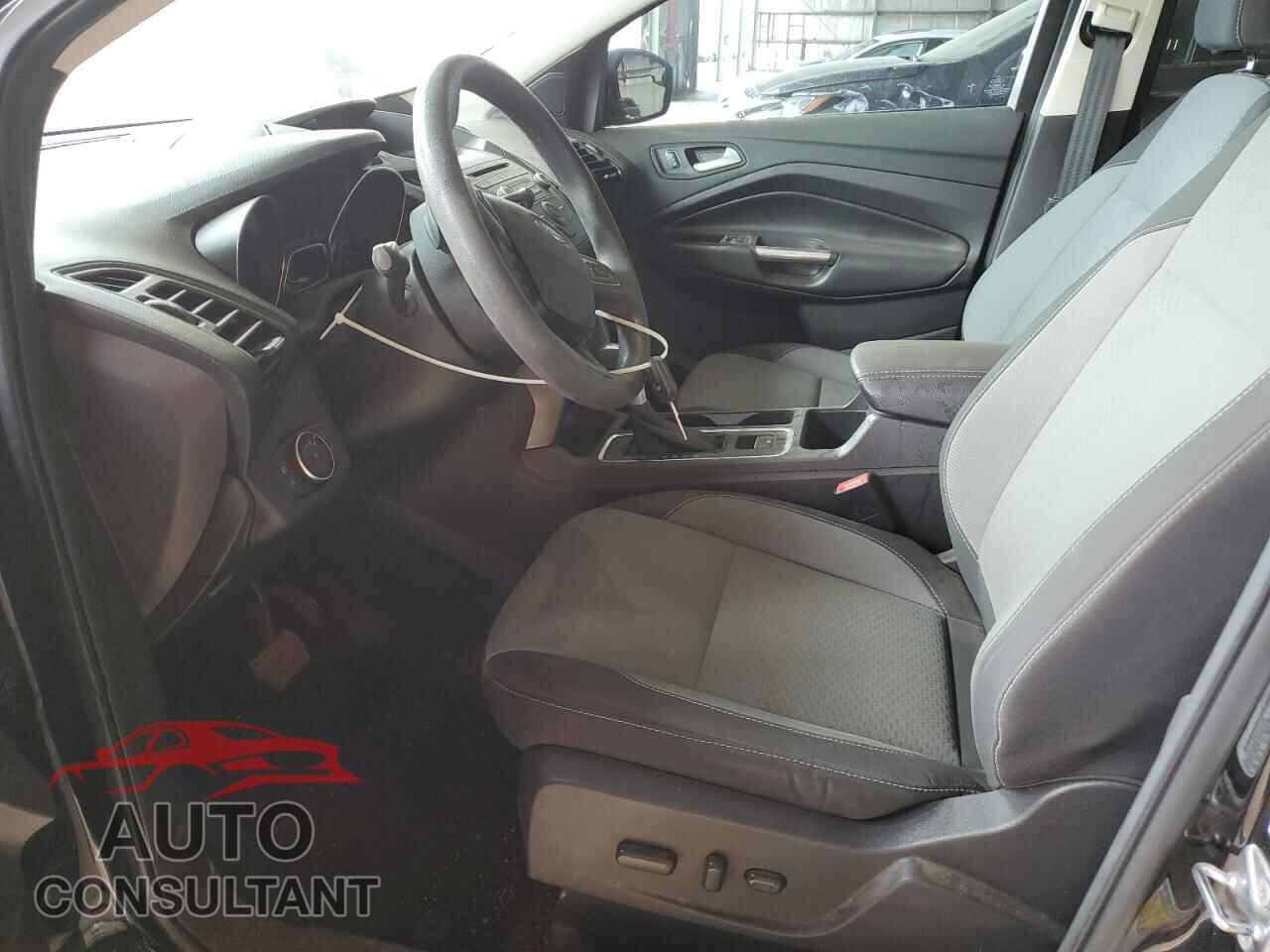 FORD ESCAPE 2017 - 1FMCU0GD2HUC67389
