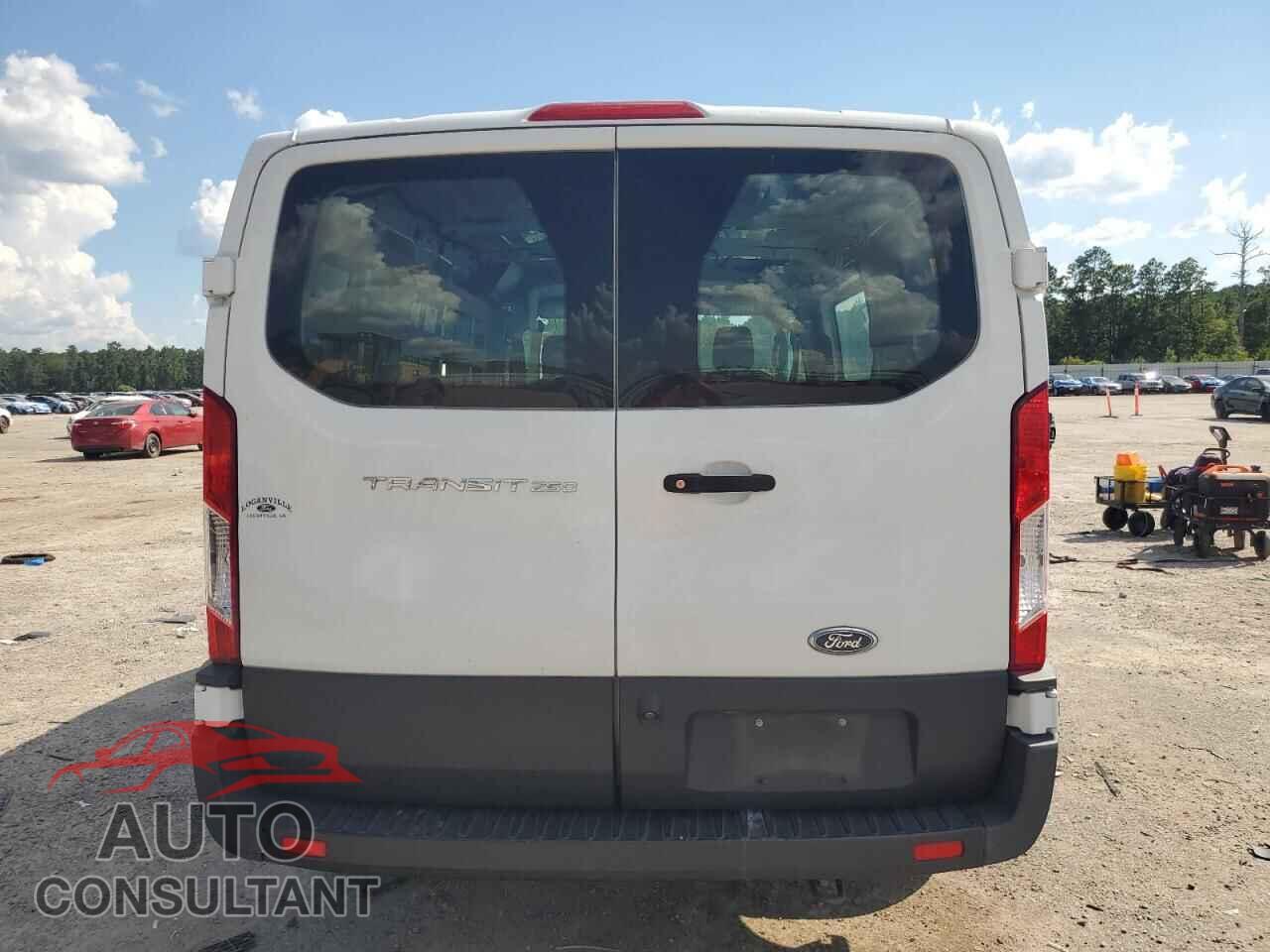 FORD TRANSIT 2019 - 1FTYR1YM0KKA55447